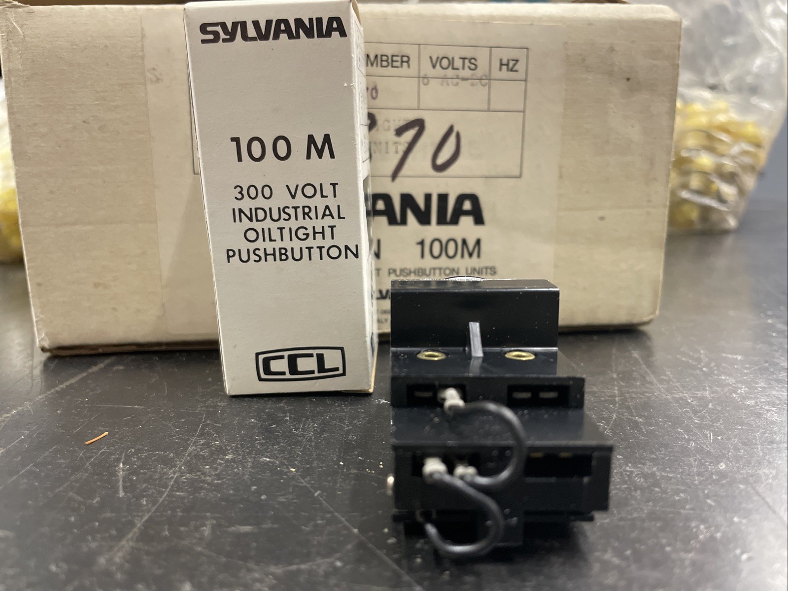 New Vintage Sylvania 100M-H370 Lighted Push Button Industrial Oiltight No Lens