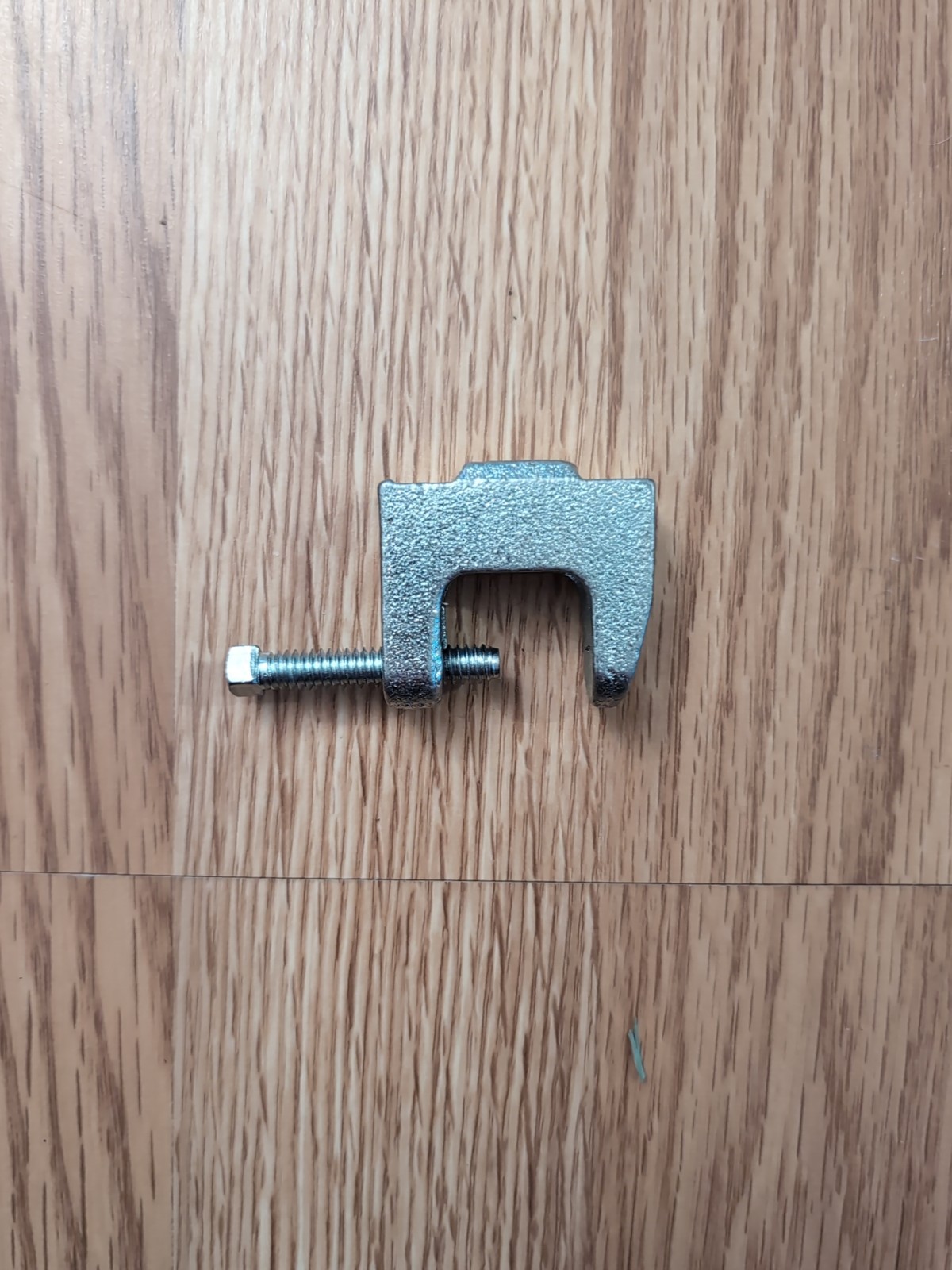ERICO BC-26 UNIVERSAL BEAM CLAMP W. TAPPD HOLE 1/4″ ROD, 1/4″ HOLE THRDED LOT/10
