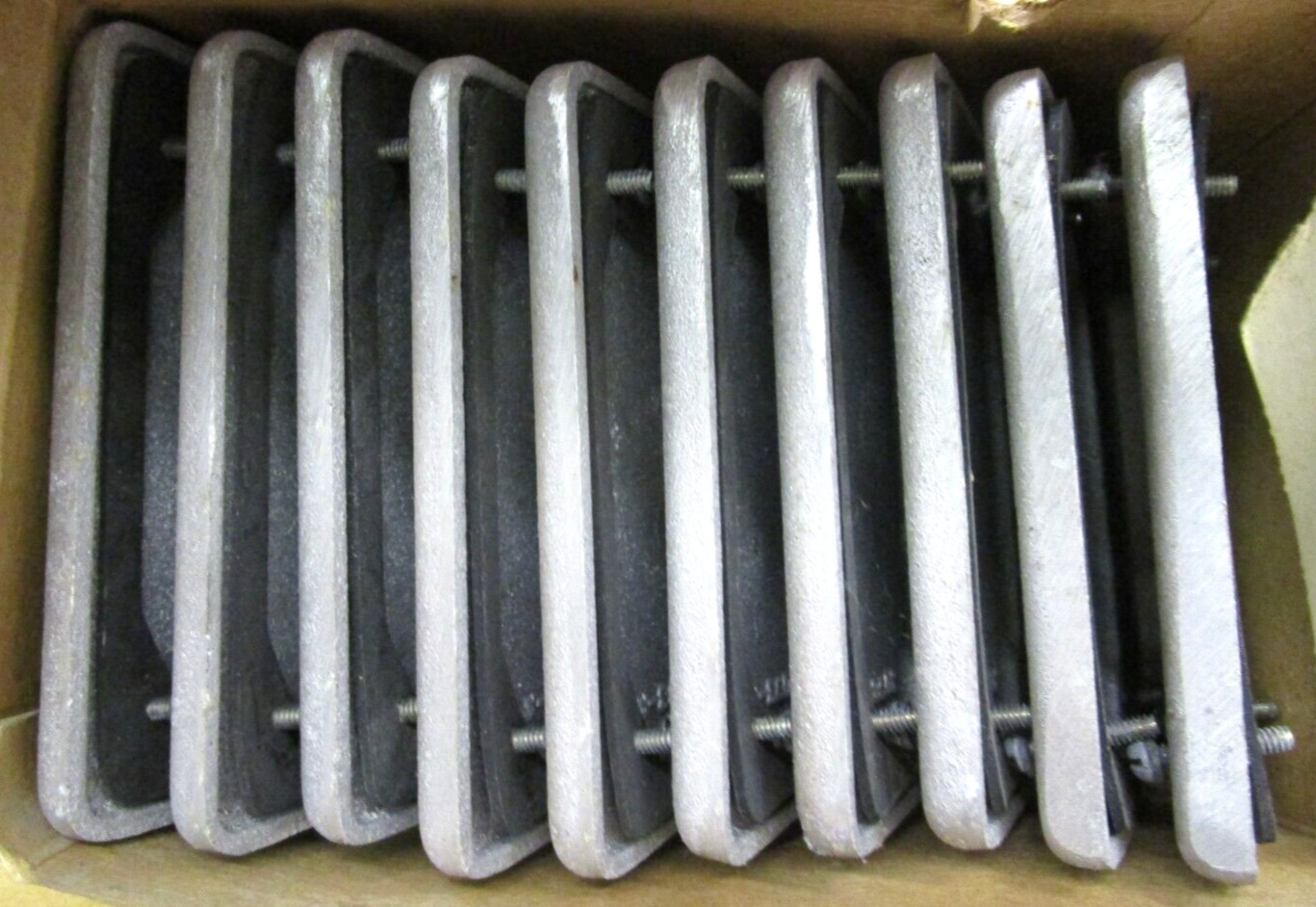 Crouse-Hinds DS 100G Outlet Box Covers Box of 10 Pieces 51297LR