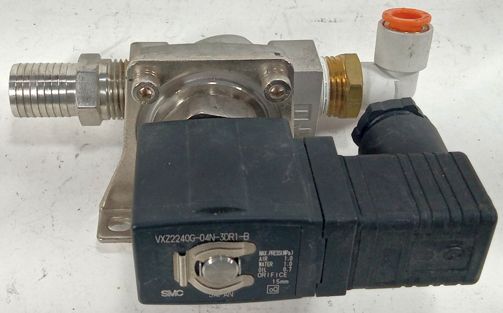 1 NEW SMC VXZ2350G-3DR1-B 2 WAY MEDIA VALVE NNB ***MAKE OFFER***