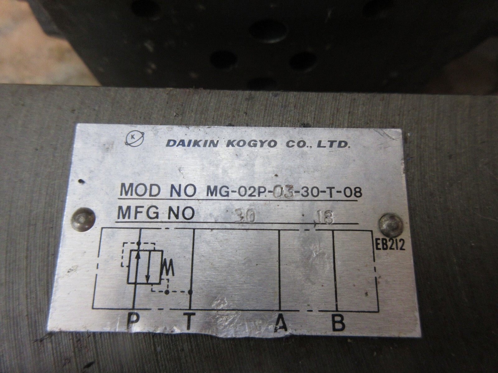 DAIKIN KOGYO REDUCING VALVE MG-02P-03-30-T-08 MFG 30 18 EB212 LOT OF 2 PIECES