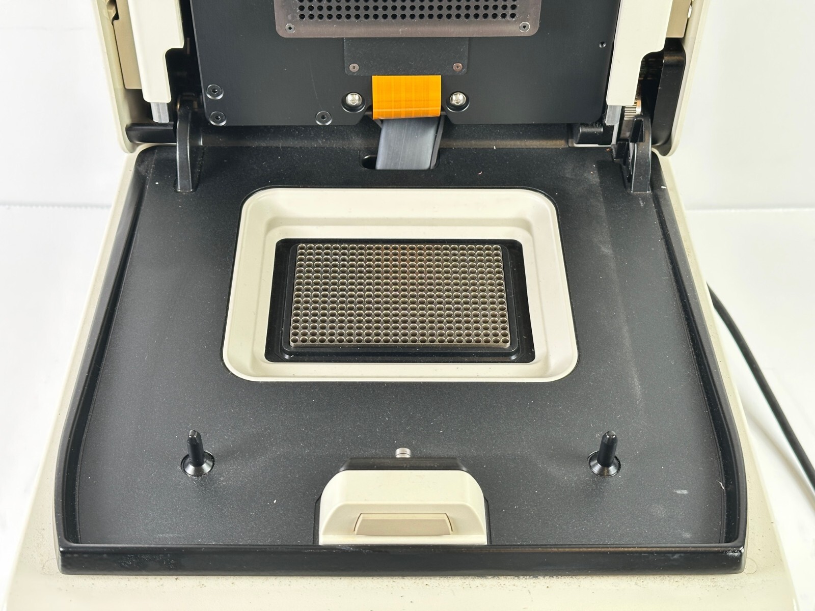 Bio-Rad C1000 Thermal Cycler with CFX384 Optics Module