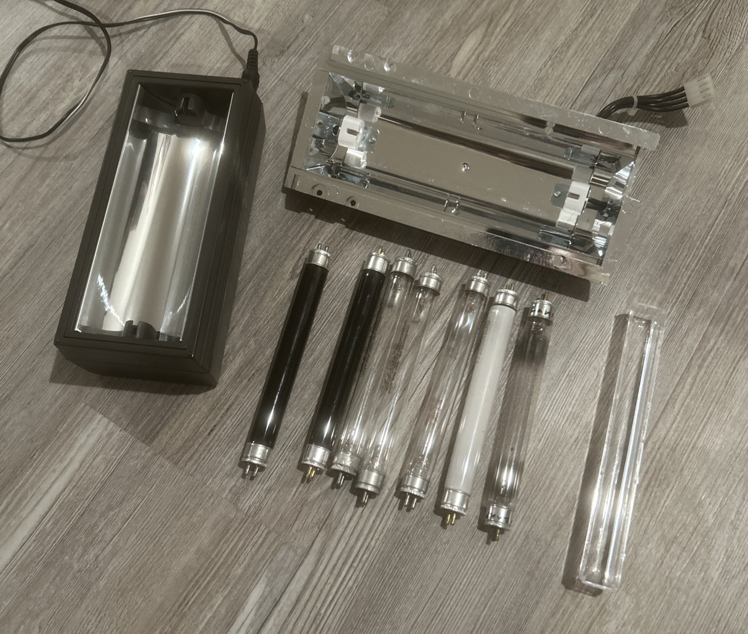 LOT: Ultraviolet Light Lamp Spectroline Laser Neon New Bulbs: SB-4W, G4T5