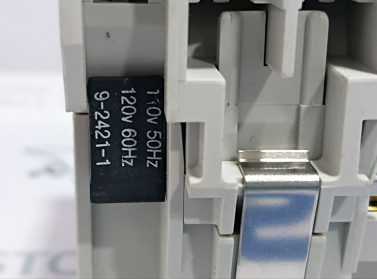 Eaton / Cutler-Hammer CE15ANS3 3-Pole Contactor Coil Voltage 110V 50Hz 120V 60Hz