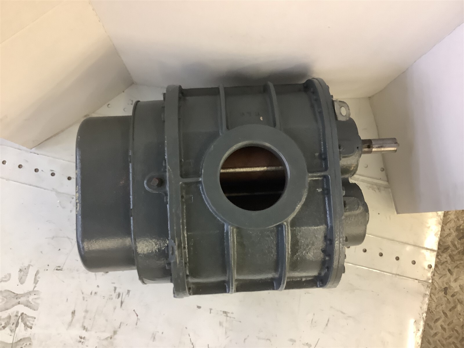 Fuller Sutorbilt Company 5L-B Rotary Blower 4-1/4″ ID x 1-1/8″ Shaft