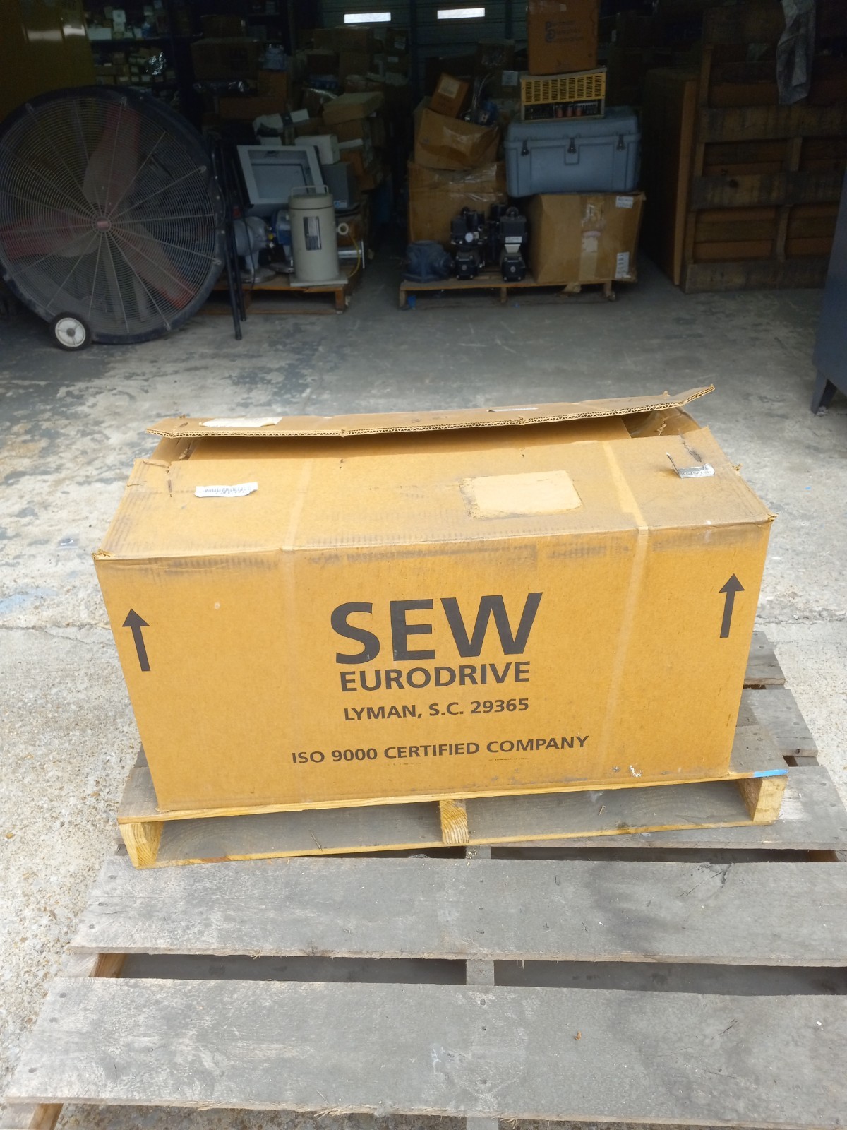 .75 HP SEW-EURODRIVE SAF47D16BDRS71M4/DH 1690/8.8-44 RPM