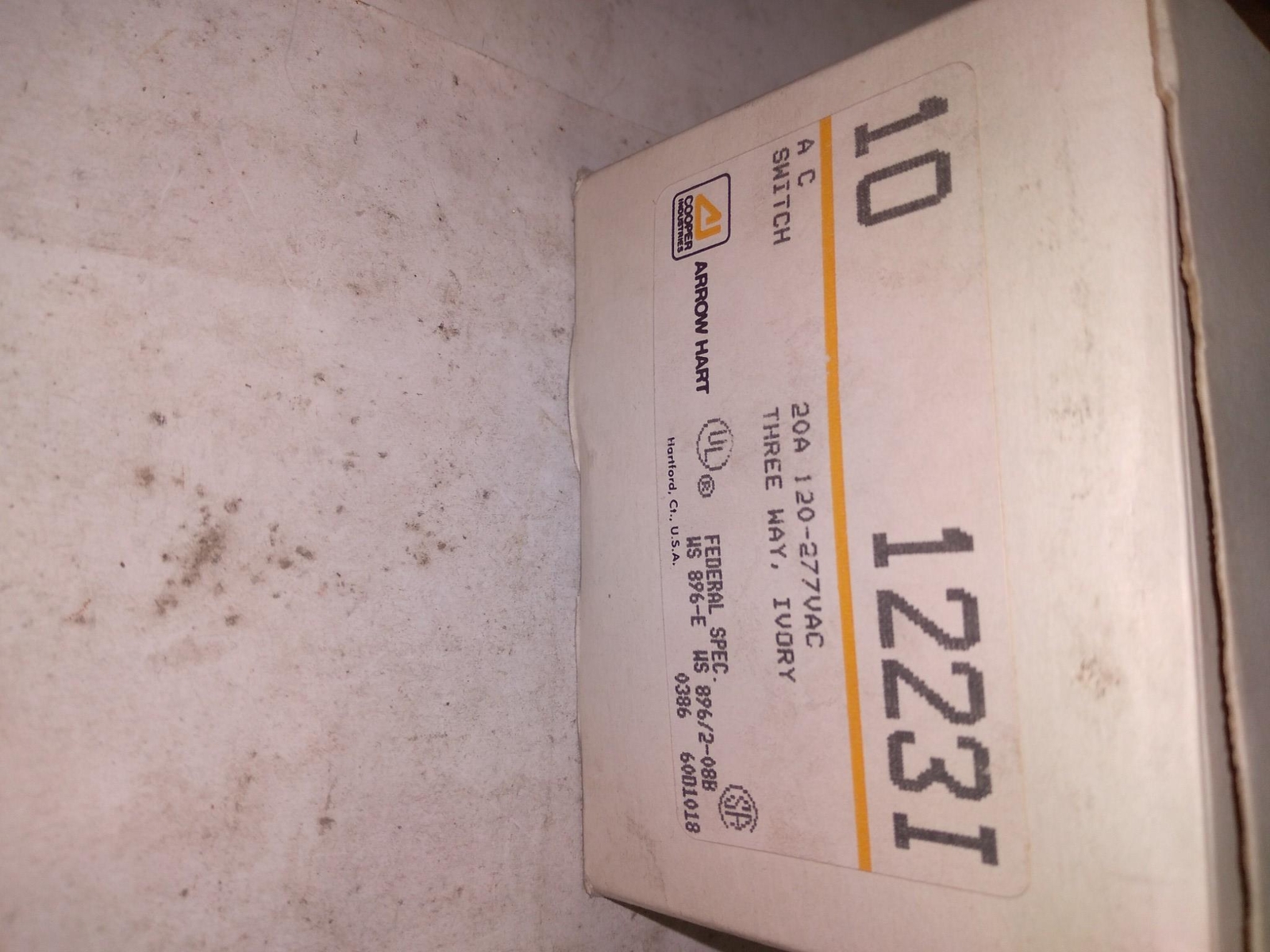 ARROW HART 1223I 20A 120-277VAC THREE WAY, IVORY A C SWITCH ’10 IN BOX’