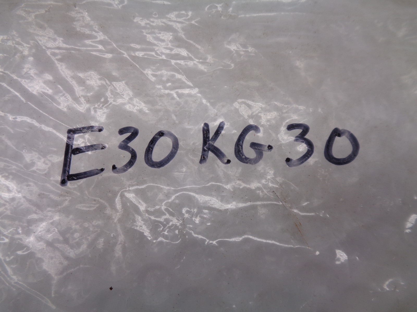INDUSTRIAL SPARE E30KG30 LENS AMBER LOT OF 4 NSNP