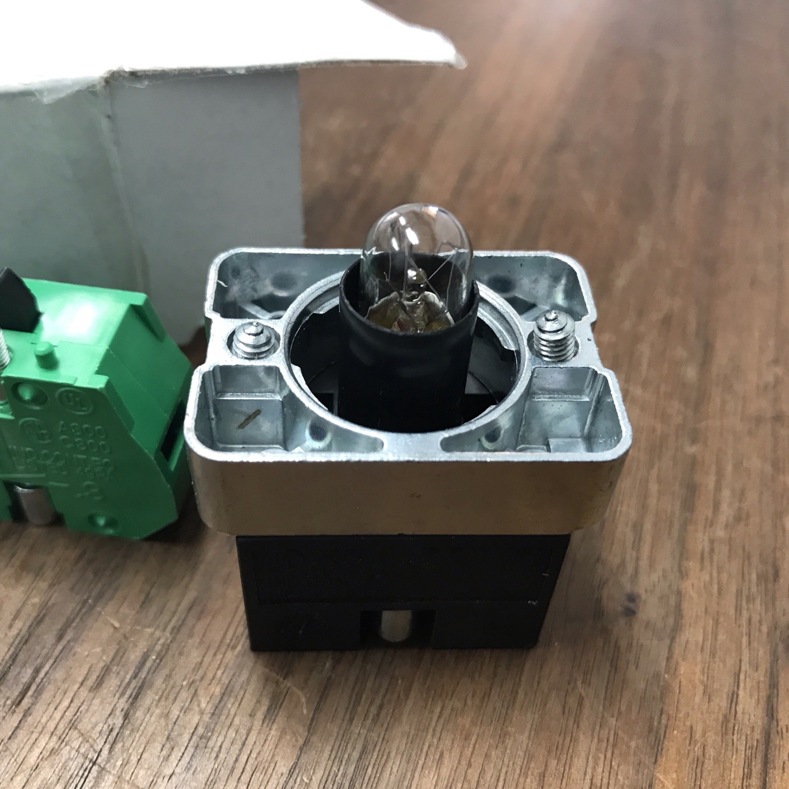 NEW OLD STOCK! AUTOMATION DIRECT 120V ILLUMINATED GREEN PUSH BUTTON GCX1202-120