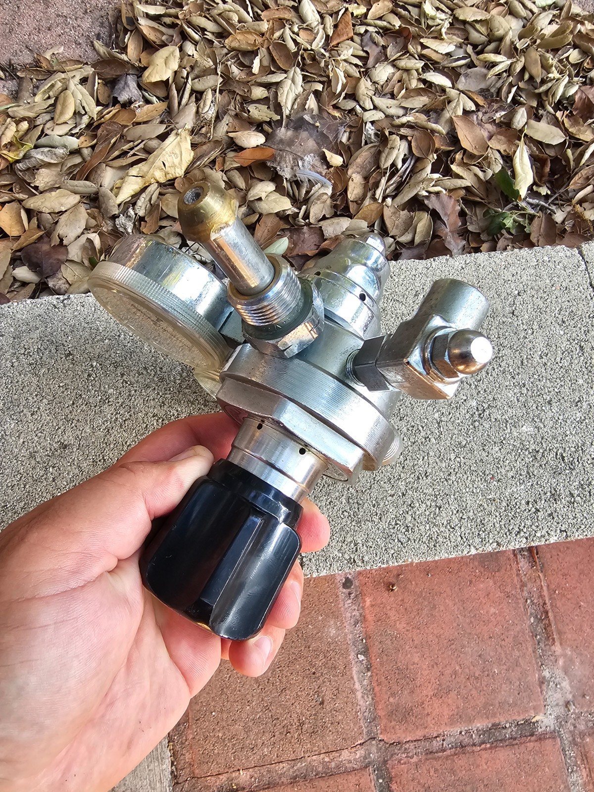 Airgas HPT270-80-590-4F CGA590 High Purity Compressed Gas Regulator -Works Great