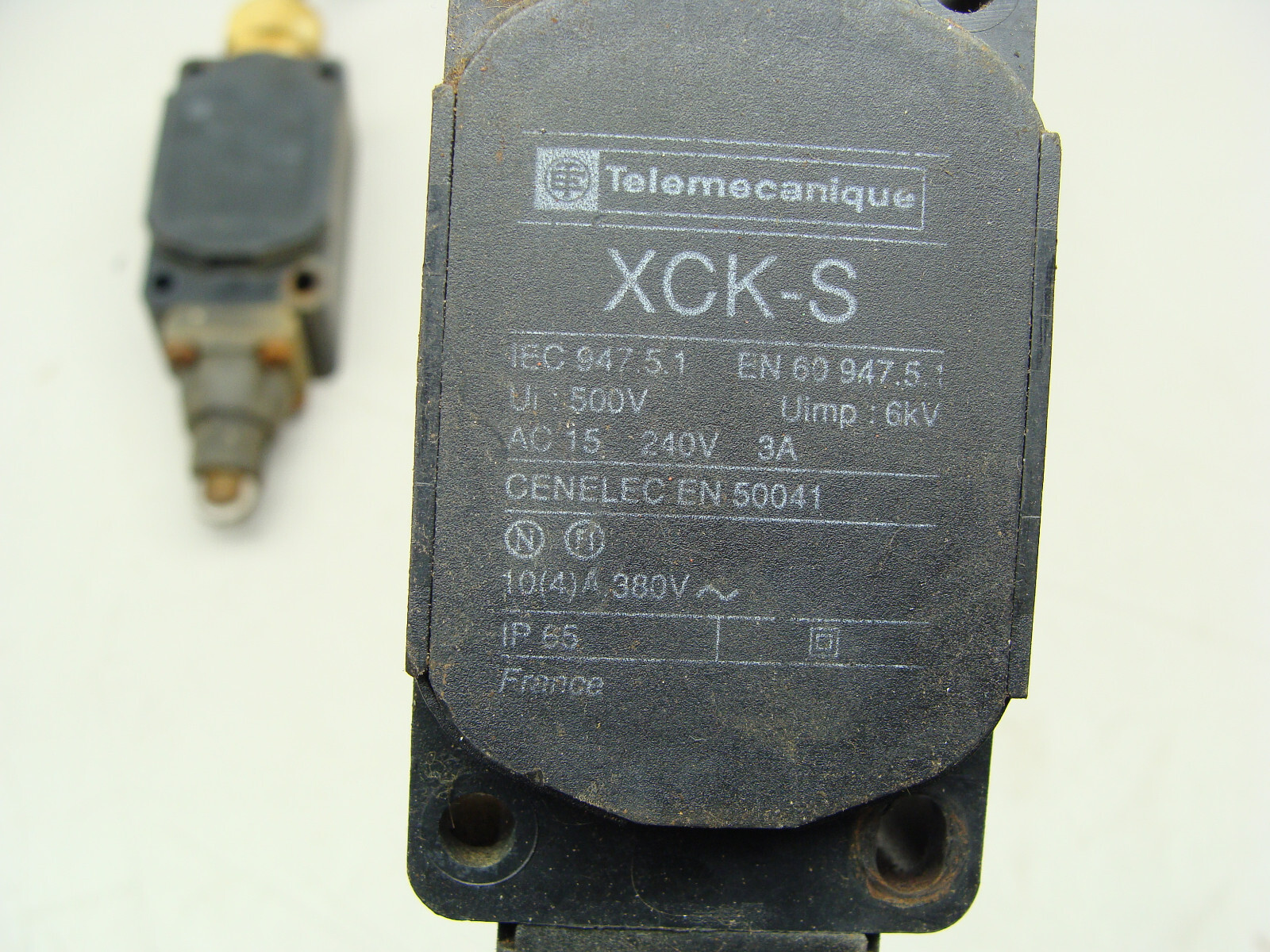 LOT OF 3 TELEMECANIQUE XCK-S LIMIT SWITCHES 240V 3A HEAD PN: ZCK-D02