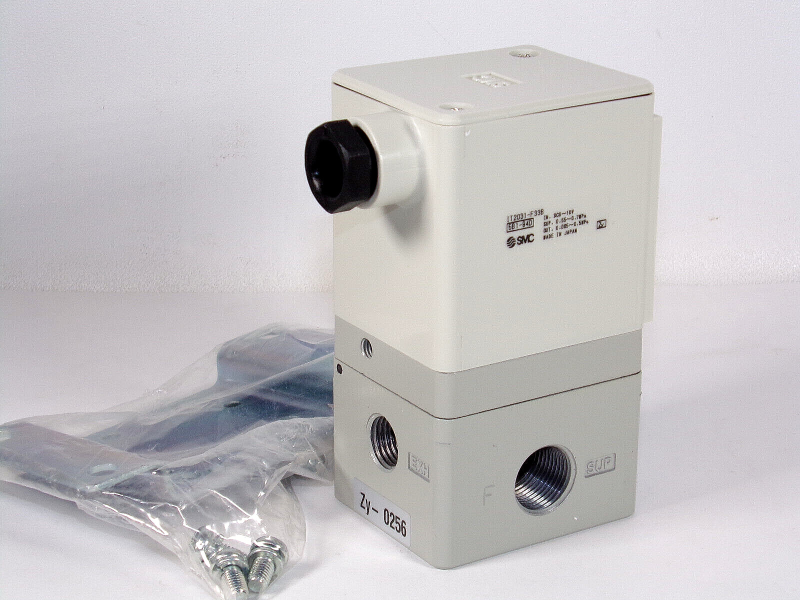 SMC IT2031-F33B E/P Regulator, Electro-Pneumatic, 3/8″ European