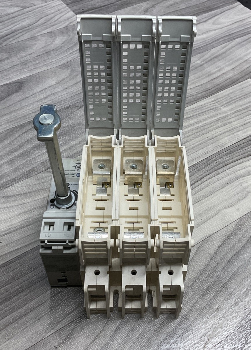 ALLEN-BRADLEY 194R-J100-1753 SER A SWITCH DISCONNECTOR FUSE #335A131PR2