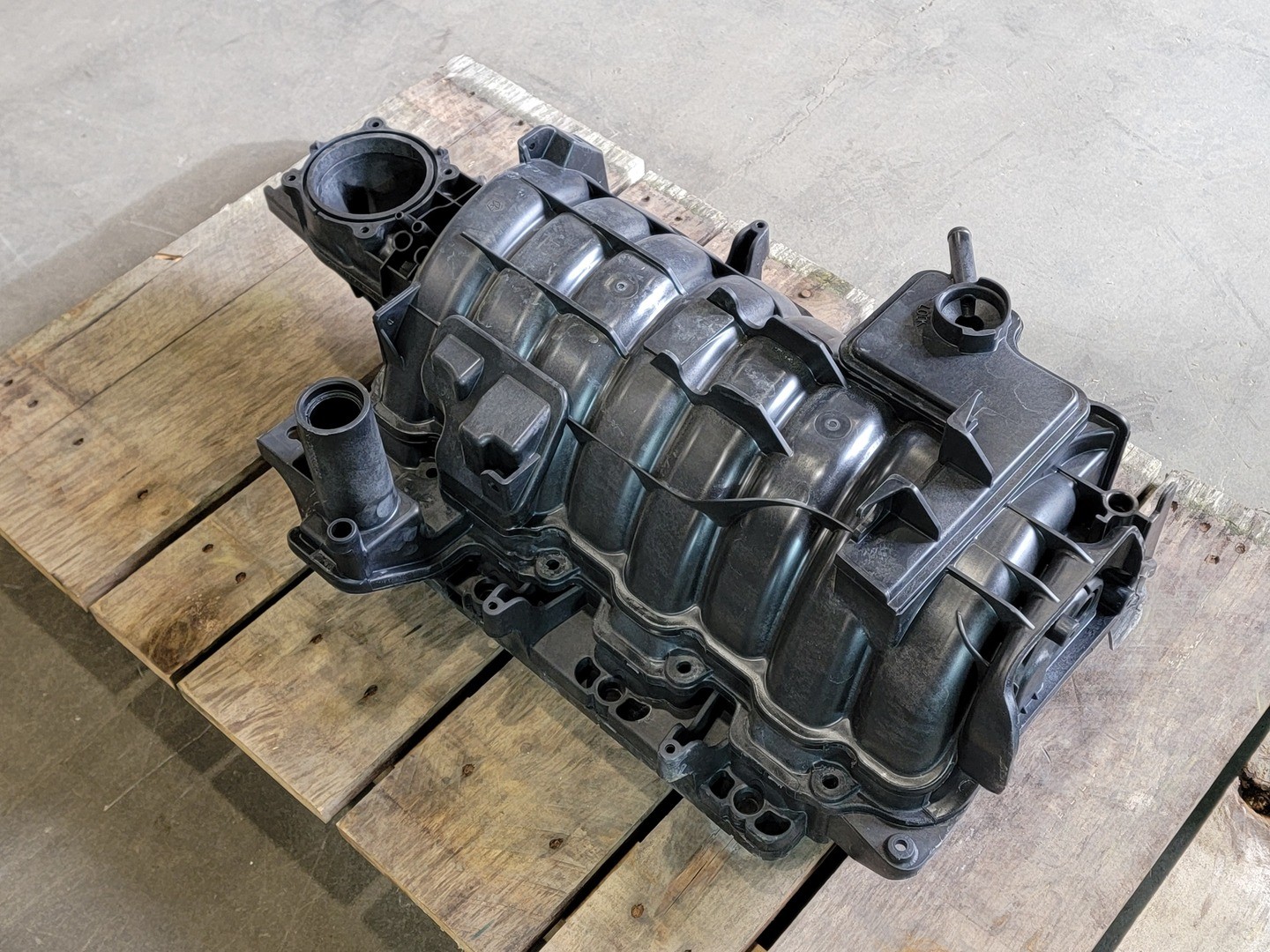 SURPLUS NEW MOPAR 68194114AC Engine Intake Manifold Kit – Transportation