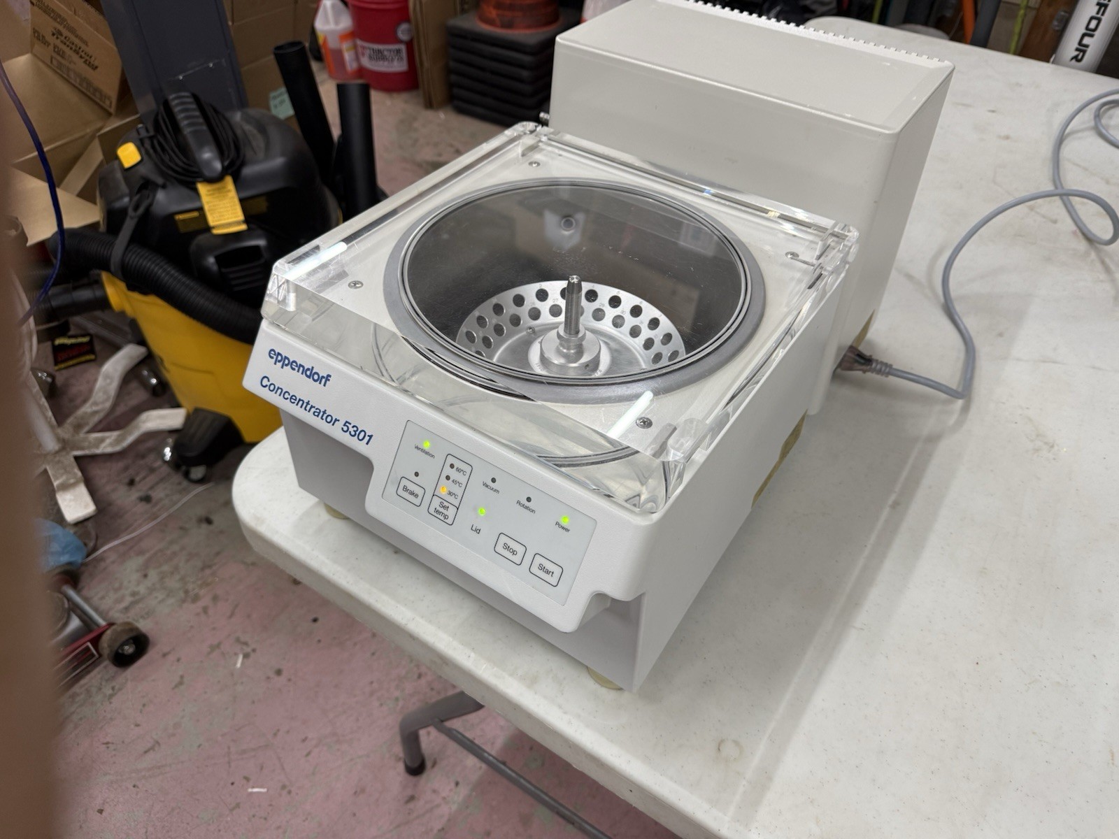 EPPENDORF VACUFUGE 5301 CONCENTRATOR CENTRIFUGE WITH F 45-48-11 ROTOR