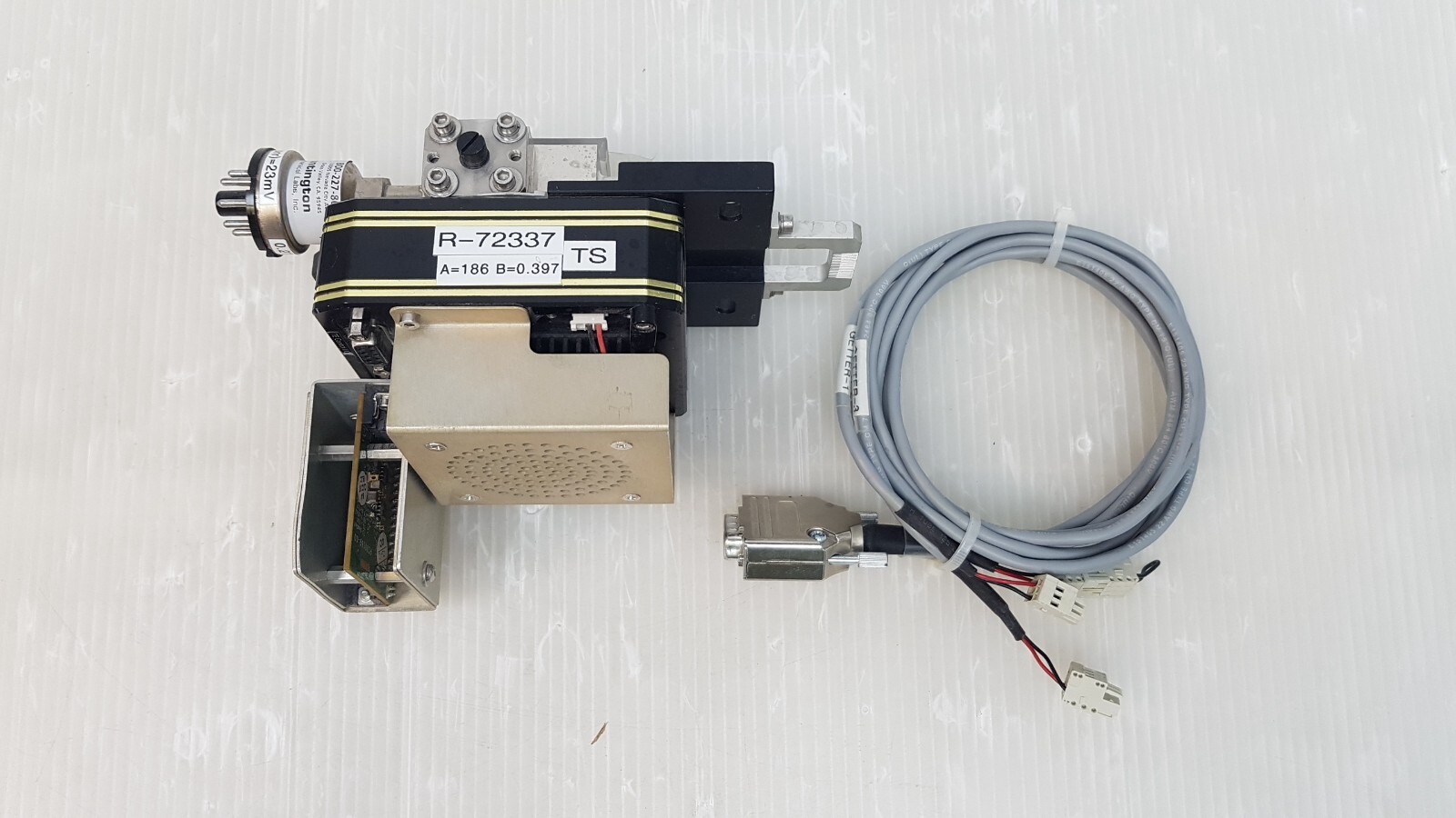 HAMAMATSU multichannel detector head C7025-02; W/ Huntington vacuum gauge
