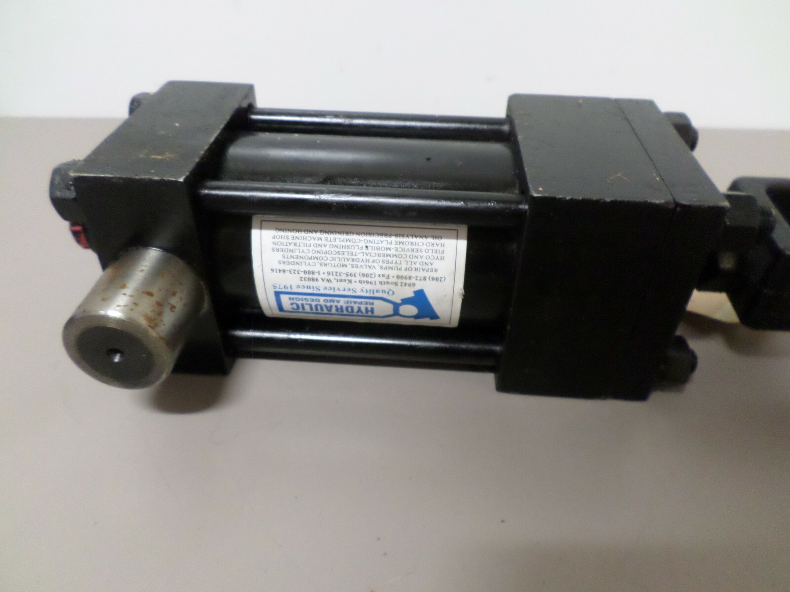 Pin Locking Hydraulic Cylinder Mdl 3009 Rebuilt 2-1/2″ Bore x 2-3/4″ Stroke