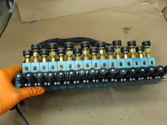 BANK OF 16 MAC SOLENOID VALVES 45A-MAJ-DDAJ-1KJ W/PNEUMADYNE GAUGES