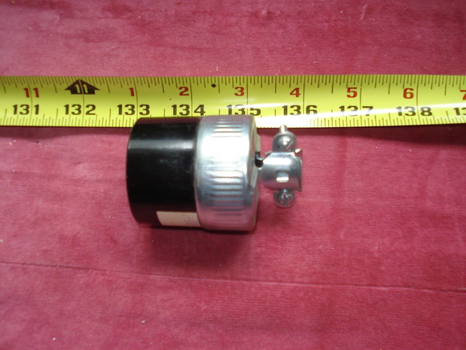(0473.) Elect. Connector Rodale 20A 125/250 V 3-Hole Grounded (for Angled Pins)