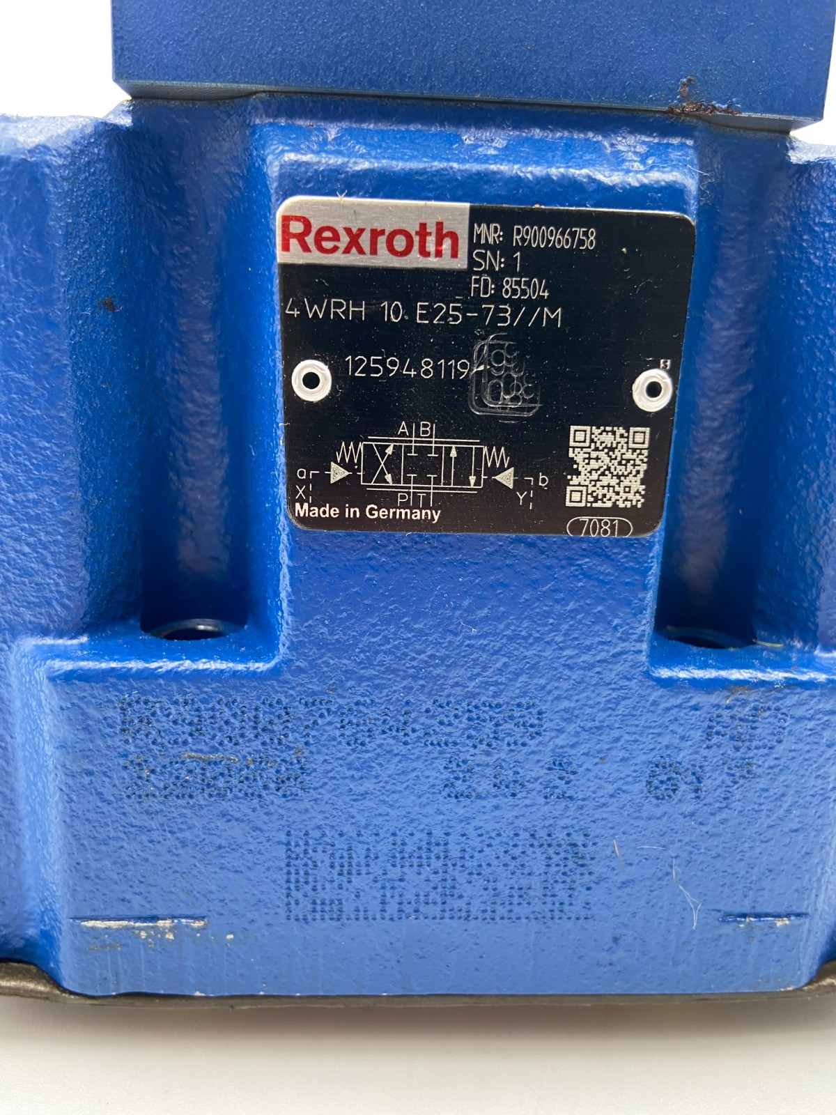 Rexroth- R900966758, 4WRH10E25-7X M, Genuine – New