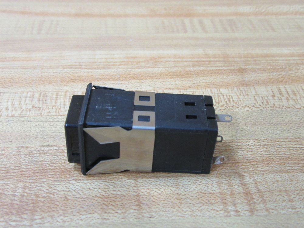 Dialight 554-4001-411 Indicator Light 5544001411 Red Main/On
