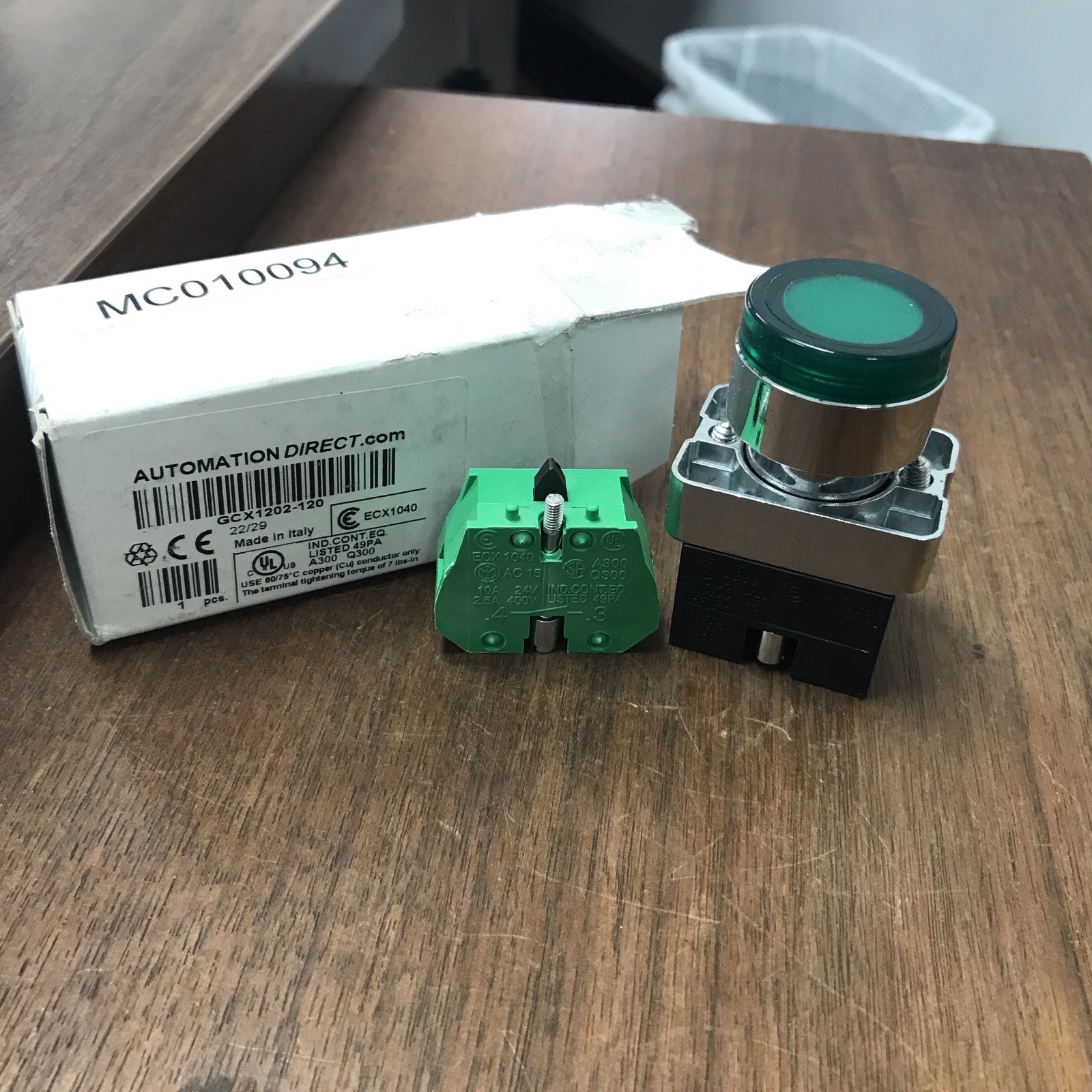 NEW OLD STOCK! AUTOMATION DIRECT 120V ILLUMINATED GREEN PUSH BUTTON GCX1202-120