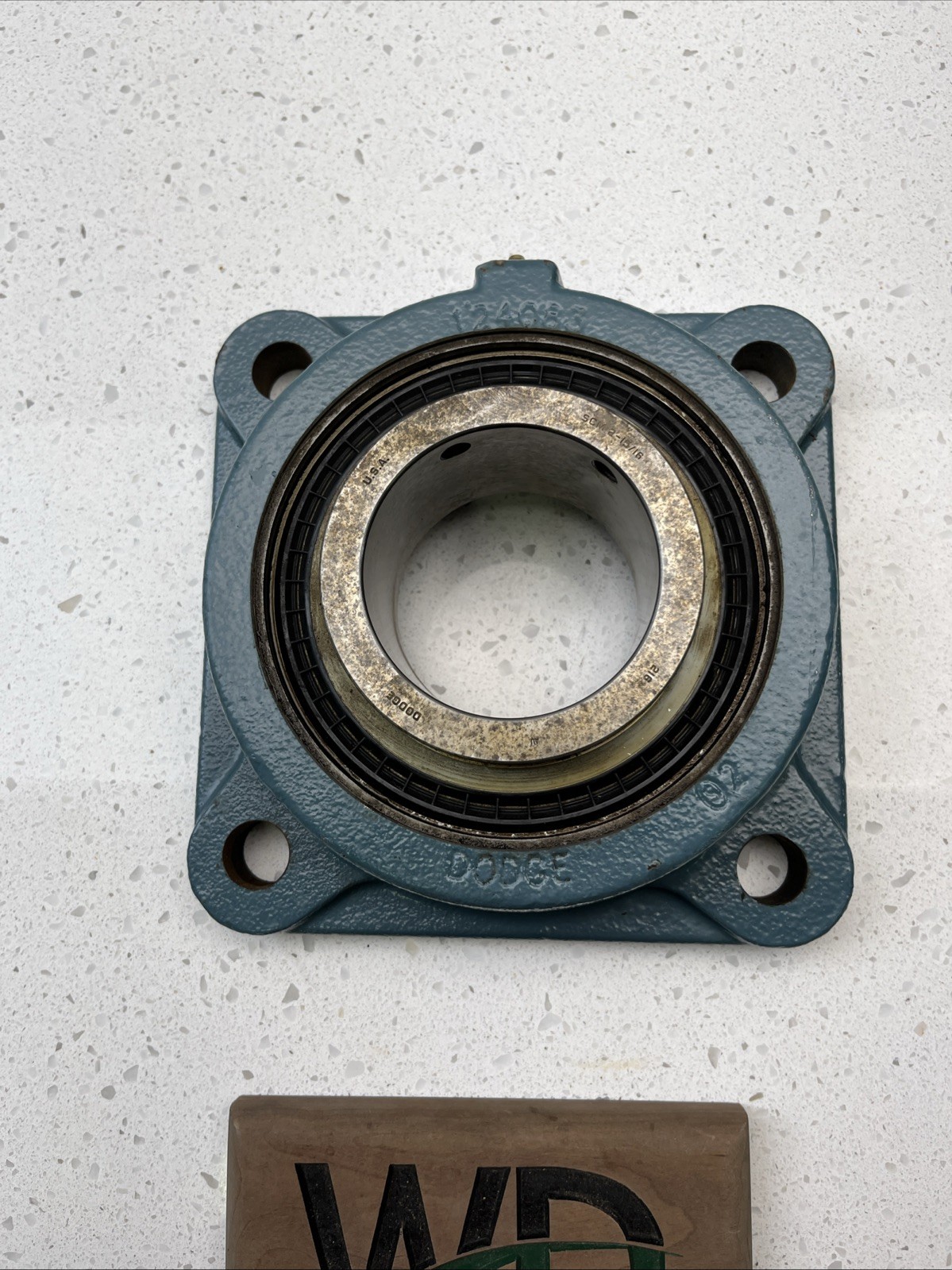 1 NEW DODGE 126196/ 124083 4 BOLT FLANGE W/ SCM 2-15/16″ BORE F4B-SCM-215 No Box