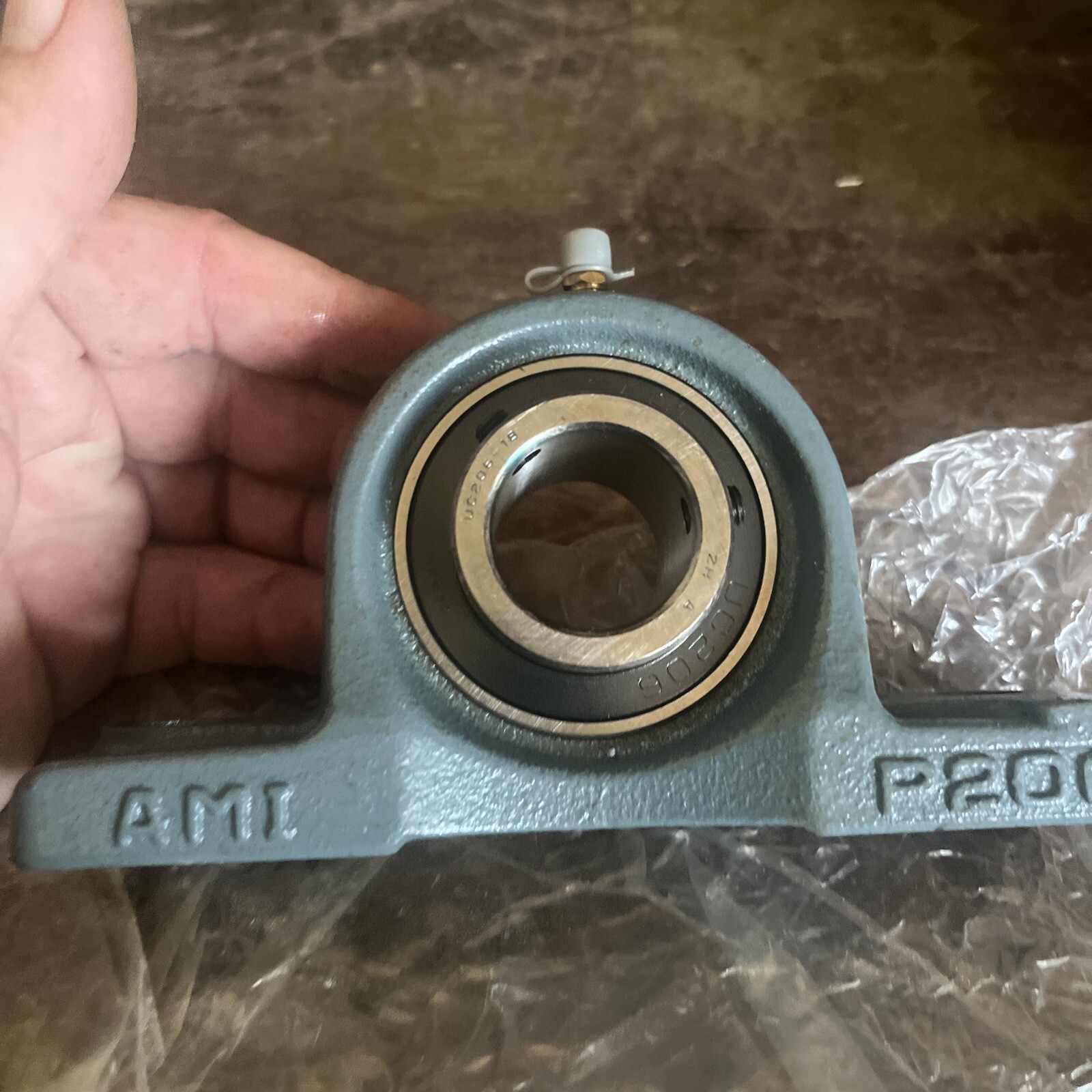 NOS AMI PILLOW BLOCK BEARING UC206-18 P206