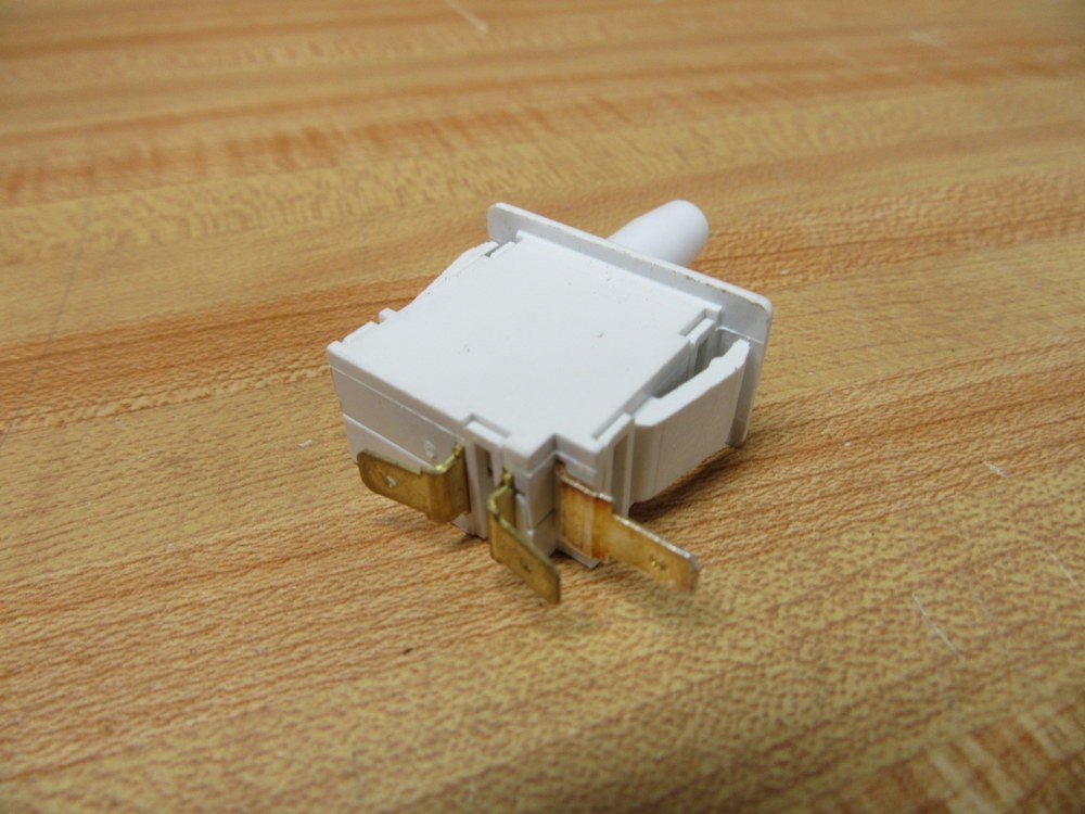 ZF Friedrichshafen E6900A0 Pin Plunger Switch
