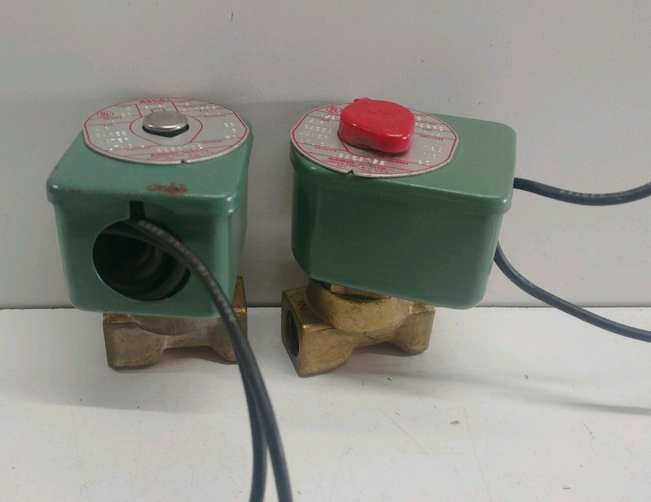 LOT OF (2) GUARANTEED GOOD! ASCO 110V 1/4″ PIPE SOLENOID VALVE 8262C22