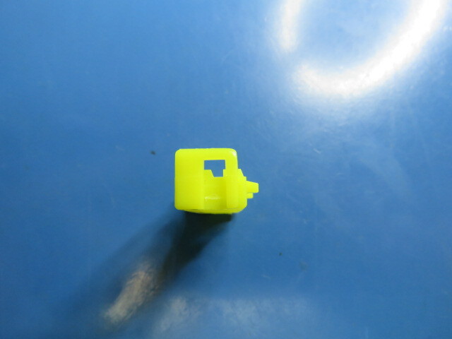 YAZAKI 7157-6100-70 Qty of 80 per Lot SECONDARY LOCK