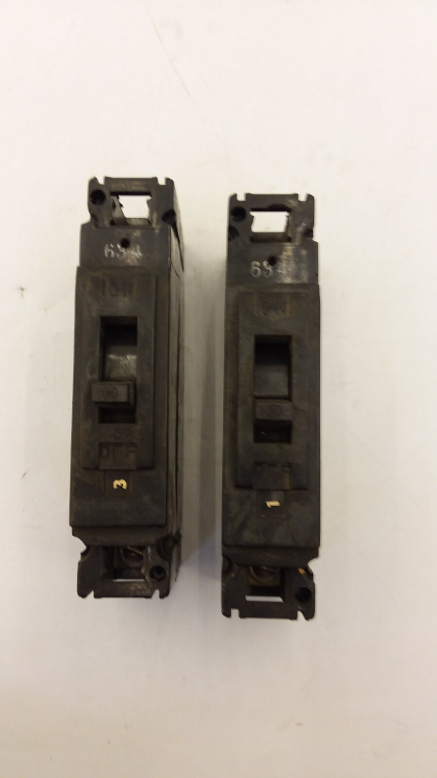 GENERAL ELECTRIC E11592-C CIRCUIT BREAKER 1 POLE 125 VOLTS 20 AMPS LOT OF 2