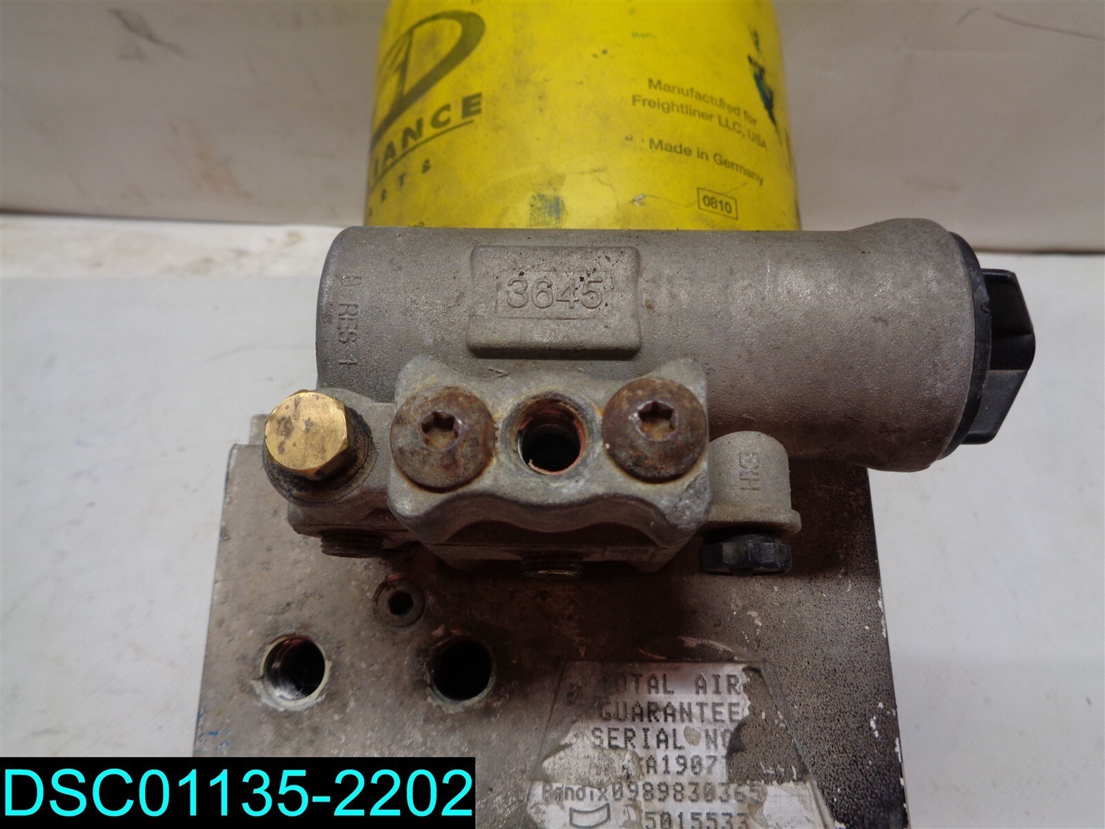 used item- Bendix Type 5015533 AD-IS Air Dryer for Kenworth Peterbilt