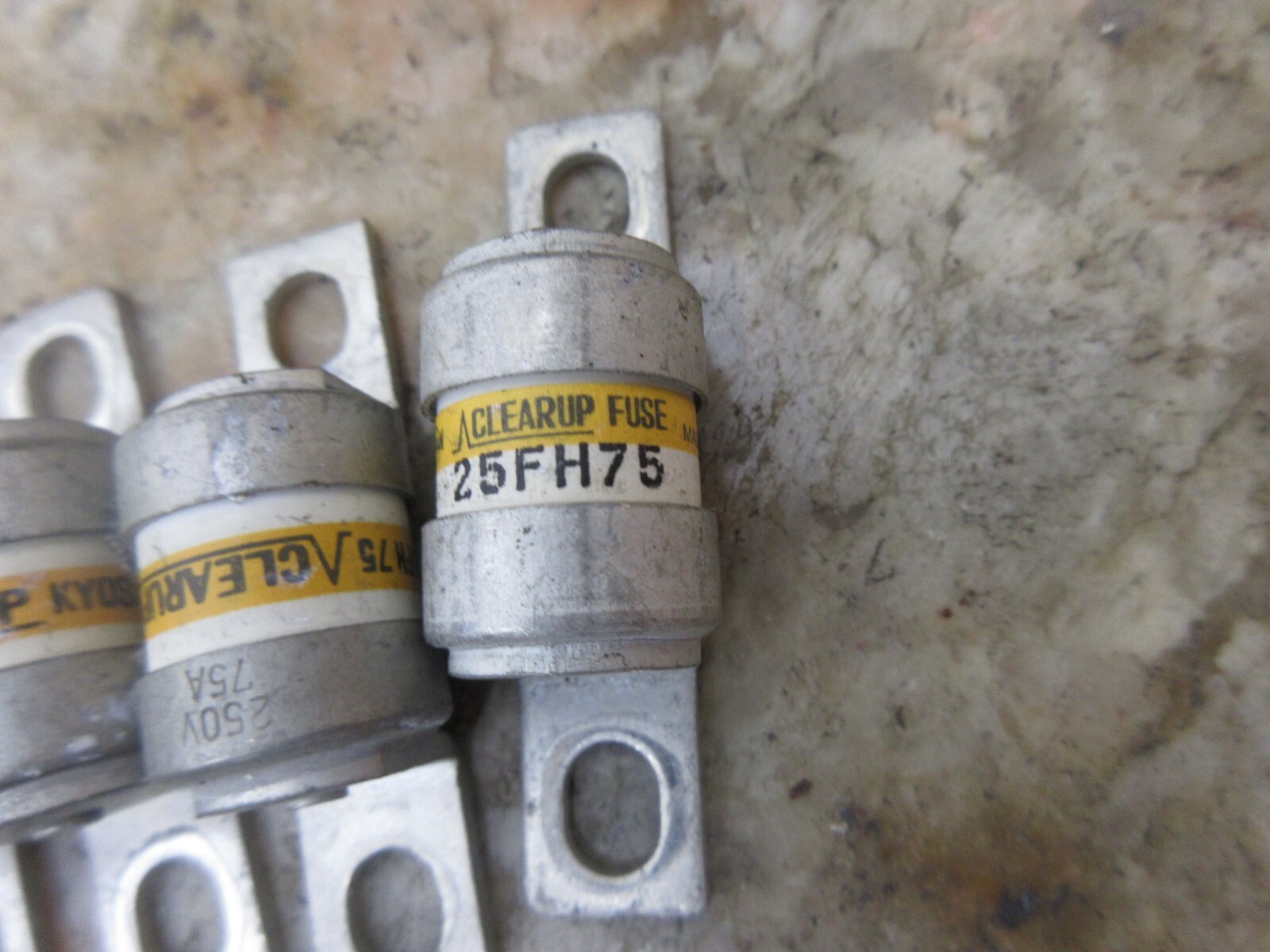 KYOSAN CLEAR UP FUSE 25FH75 LOT OF 4 PIECES