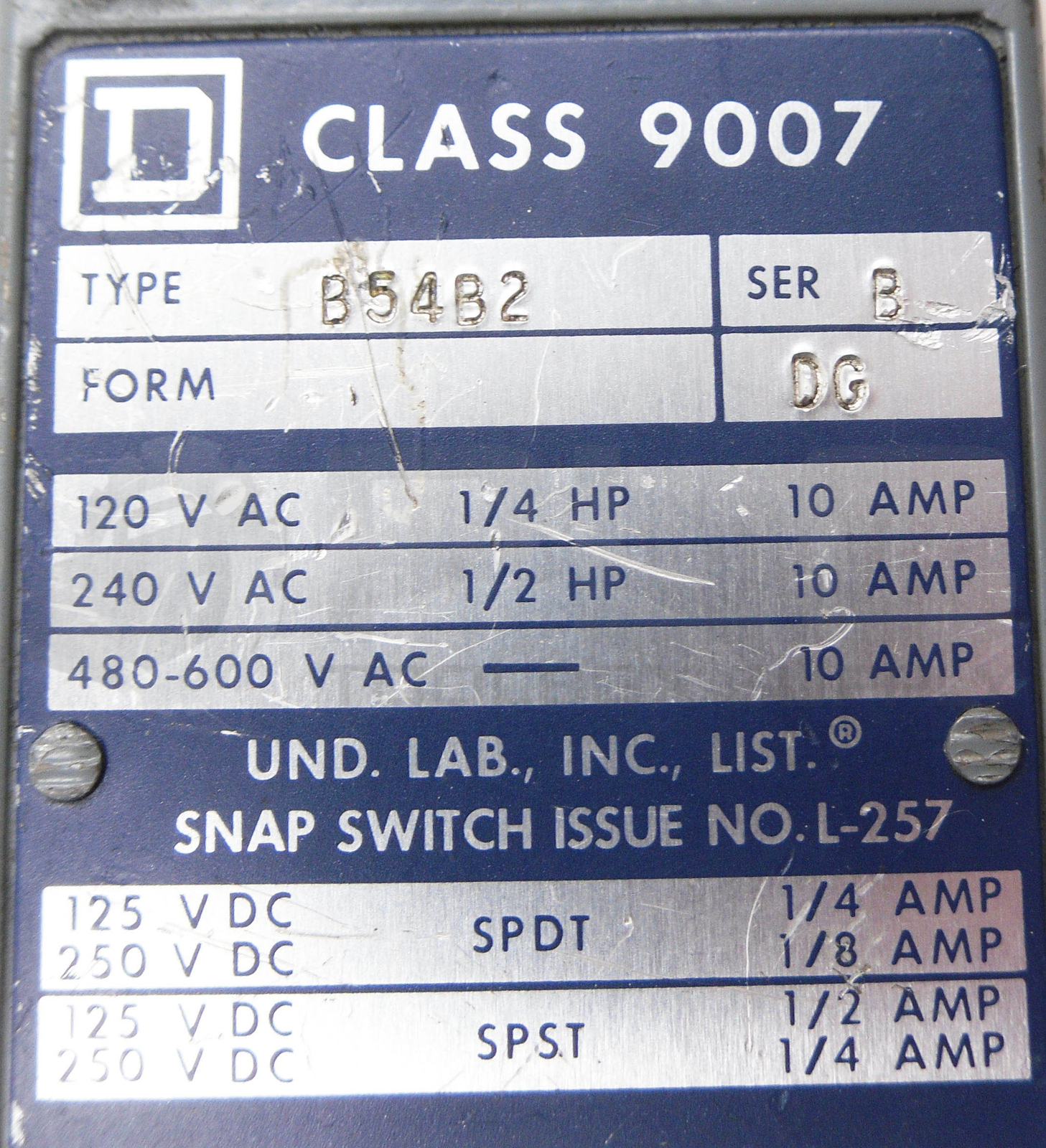 SQUARE D 9007 B54B2 /B LIMIT SWITCH 600VAC 1/2HP 10A W/ 9007B OPERATOR HEAD