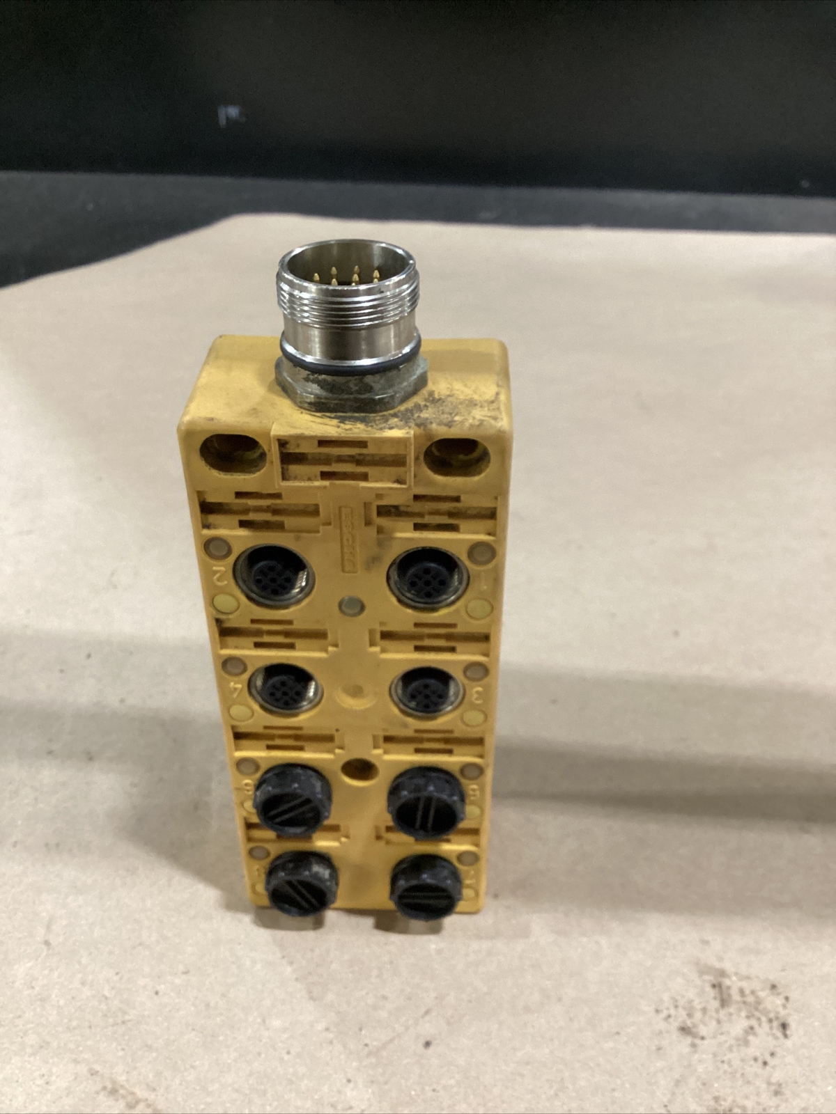 1 USED TURCK U7032 8-PORT JUNCTION BOX #233G103