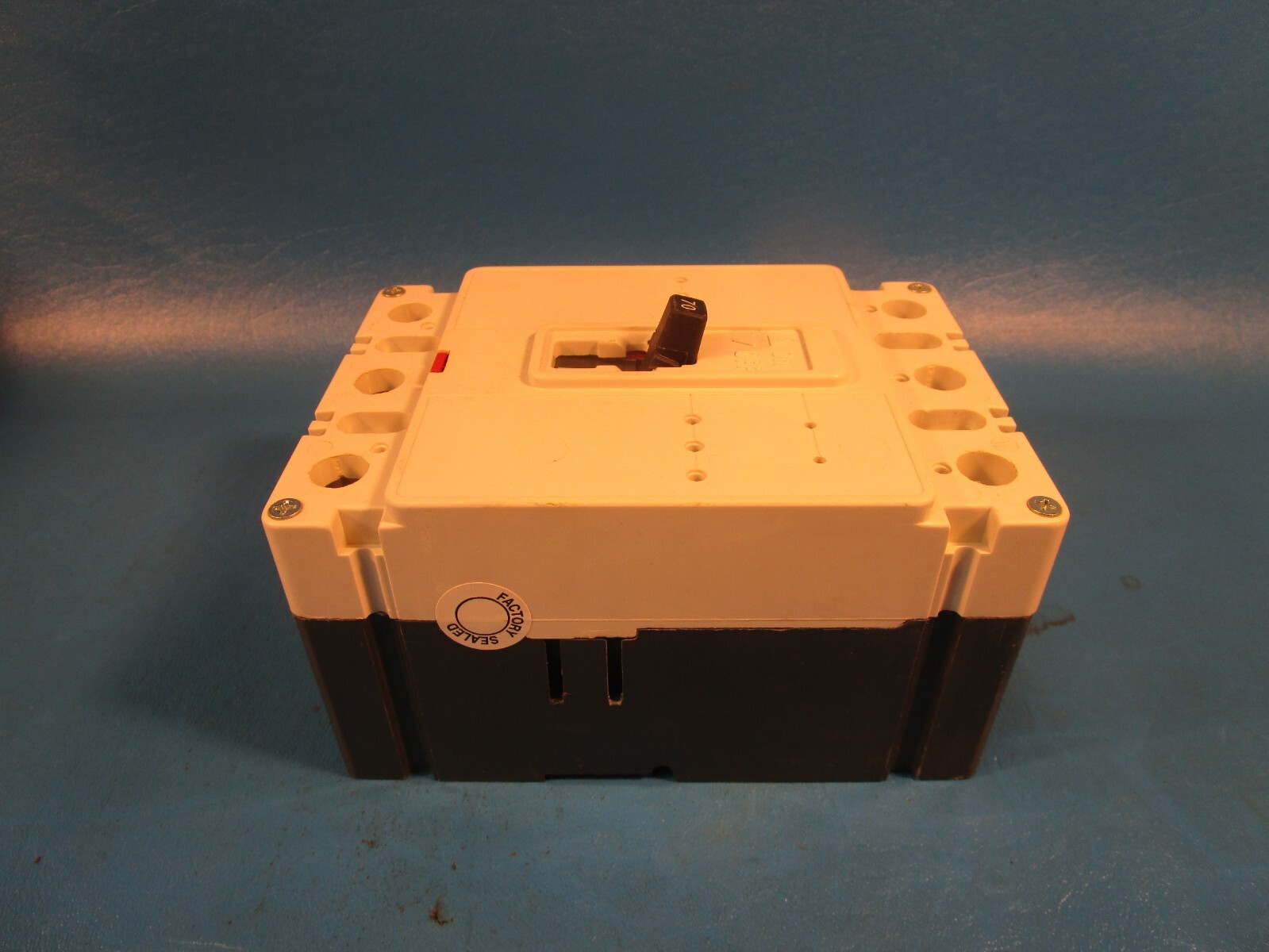 Eaton XHFD3070W, Molded Case Breakers (MCCBs) HFD 3P 70A 50/60Hz 3Ph