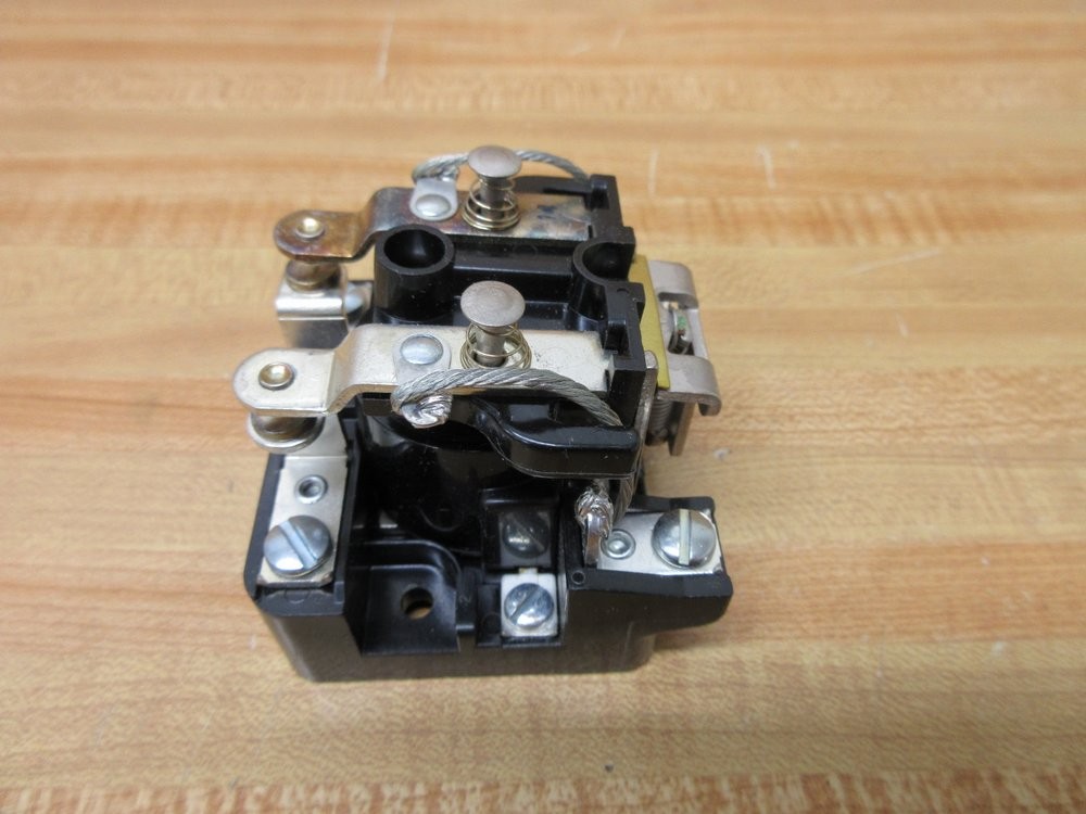 AMF Potter & Brumfield PRD7AY0-24V Relay PRD7AY024V Cracked Housing