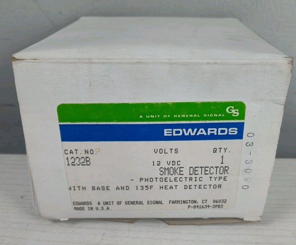 EDWARDS SMOKE/HEAT DETECTOR PHOTOELECTRIC TYPE W/135F HEAT DETECTOR NIB
