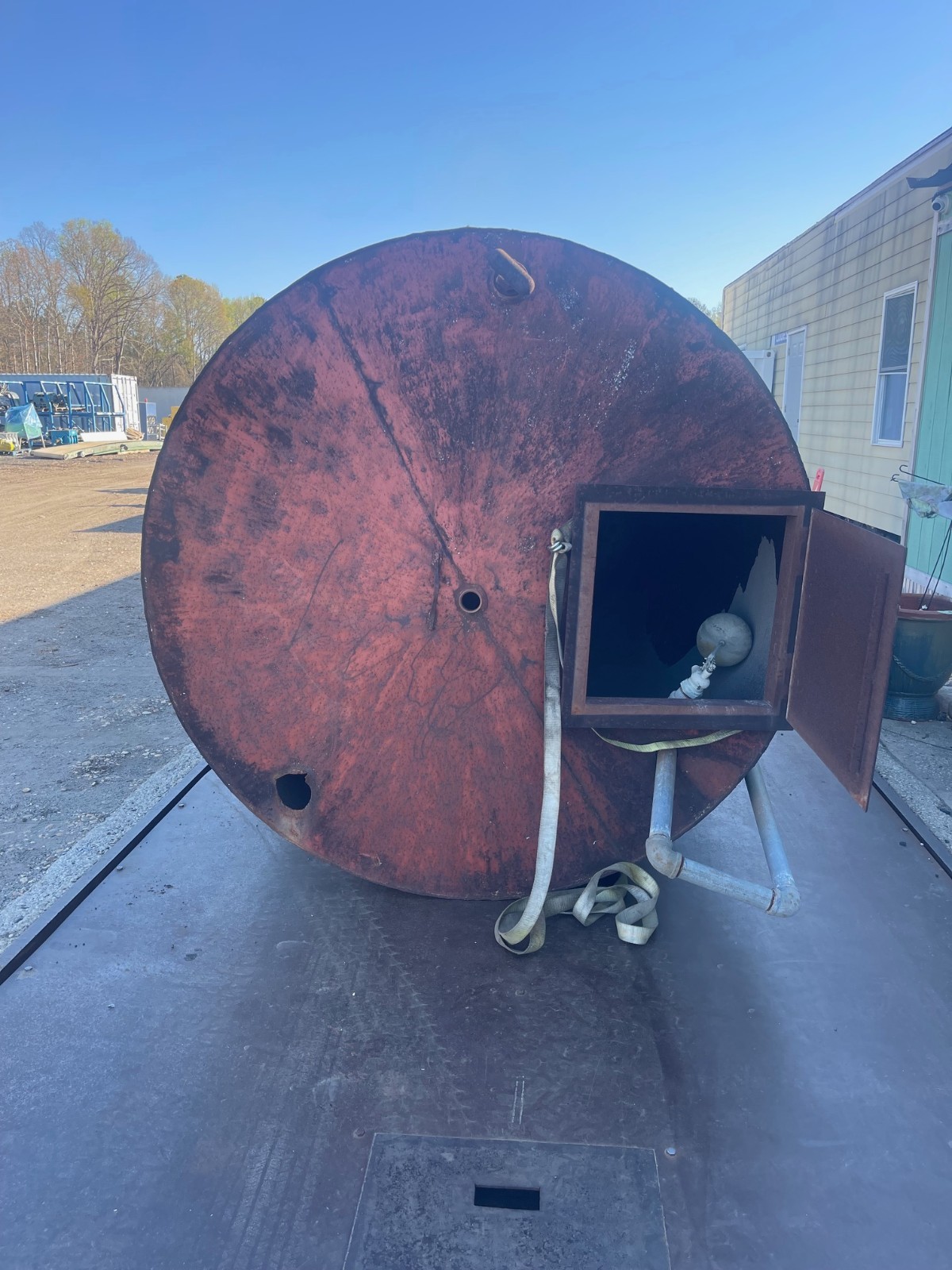 4000 Gal Vertical Liquid Storage Tank, Tank Dia: 7’, Tank H: 14’, Base: 80″x73″