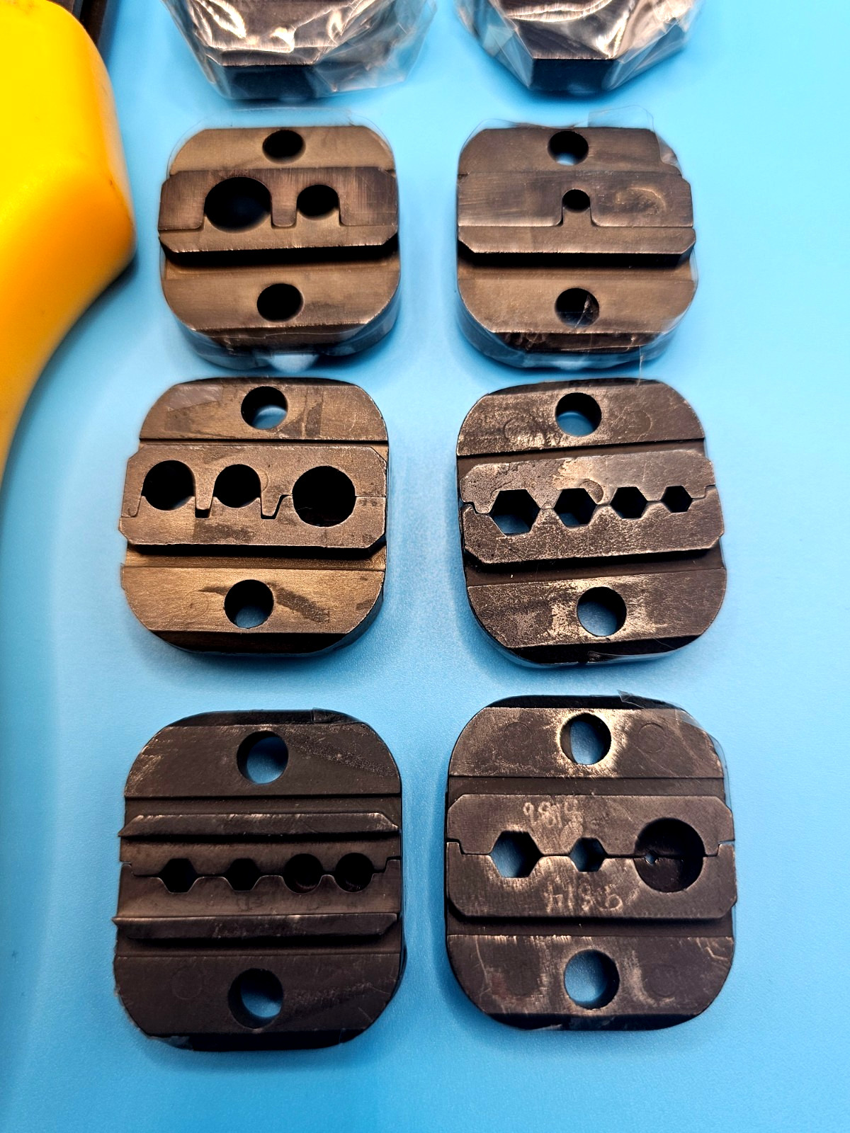 TE CONNECTIVITY/AMP 9 Assorted Crimp DIE sizes & 2 Tool Frame