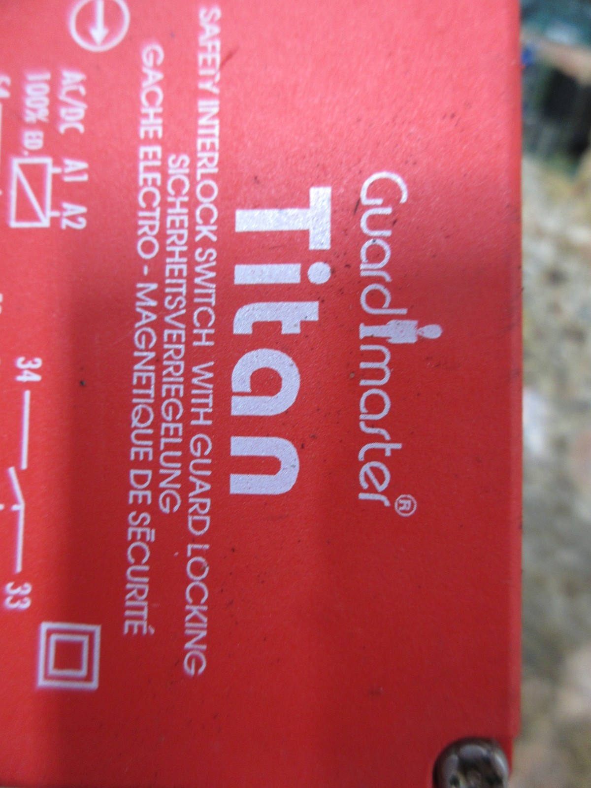 TITAN GUARDMASTER IP67 IEC947-5-1 EN1088 EN 292 A300 TYPE 1 M20 24V M2D SWITCH