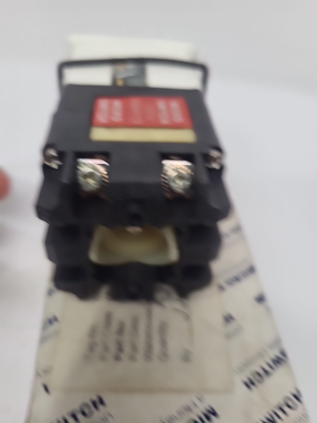 NEW HONEYWELL MICRO SWITCH 120 VAC OPERATING INDICATOR 913AEA511
