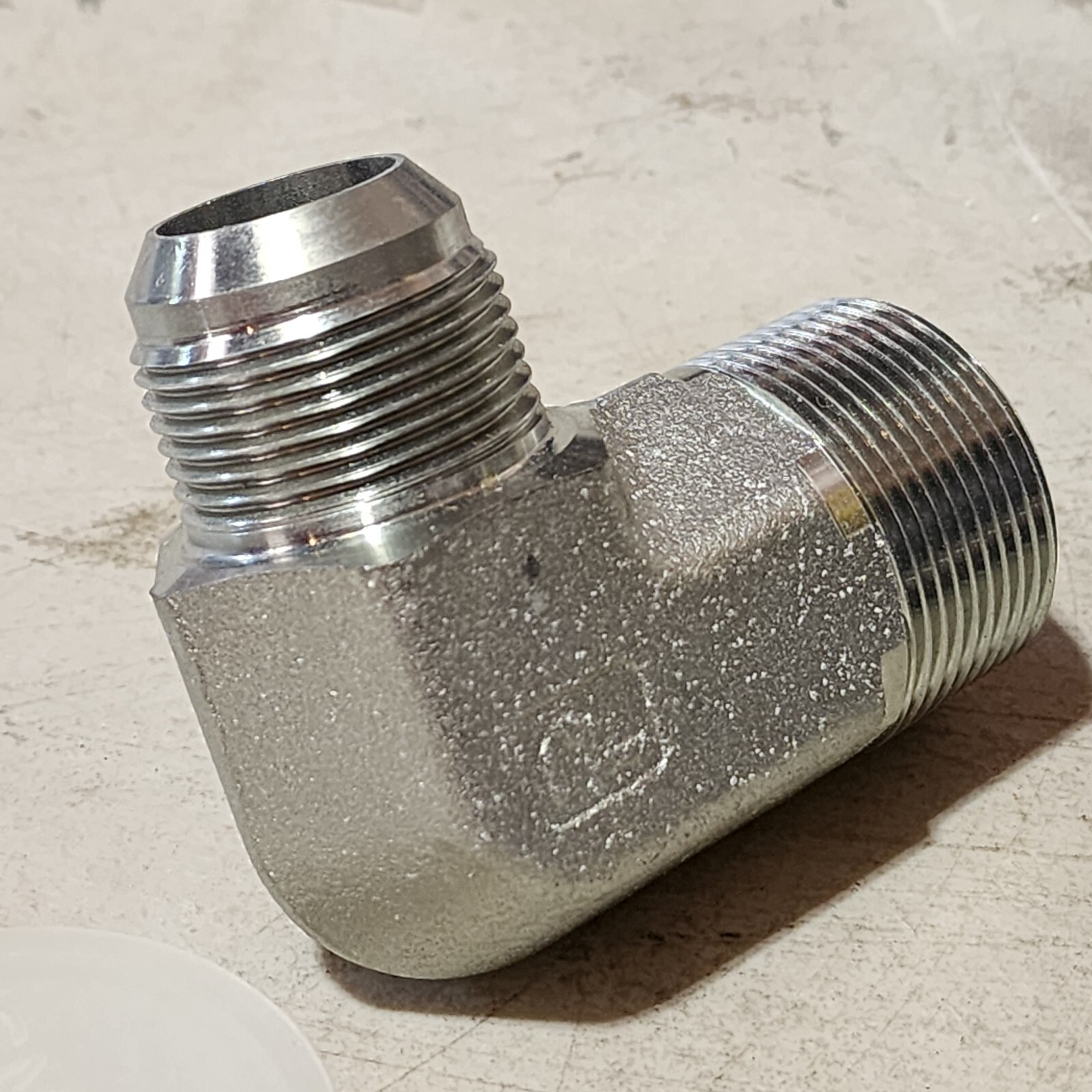 PARKER SMA-16 1-5/16″ Jic Flare SMB-20 1-1/4″ NPT 90° ELBOW HYDRAULIC MALE PIPE