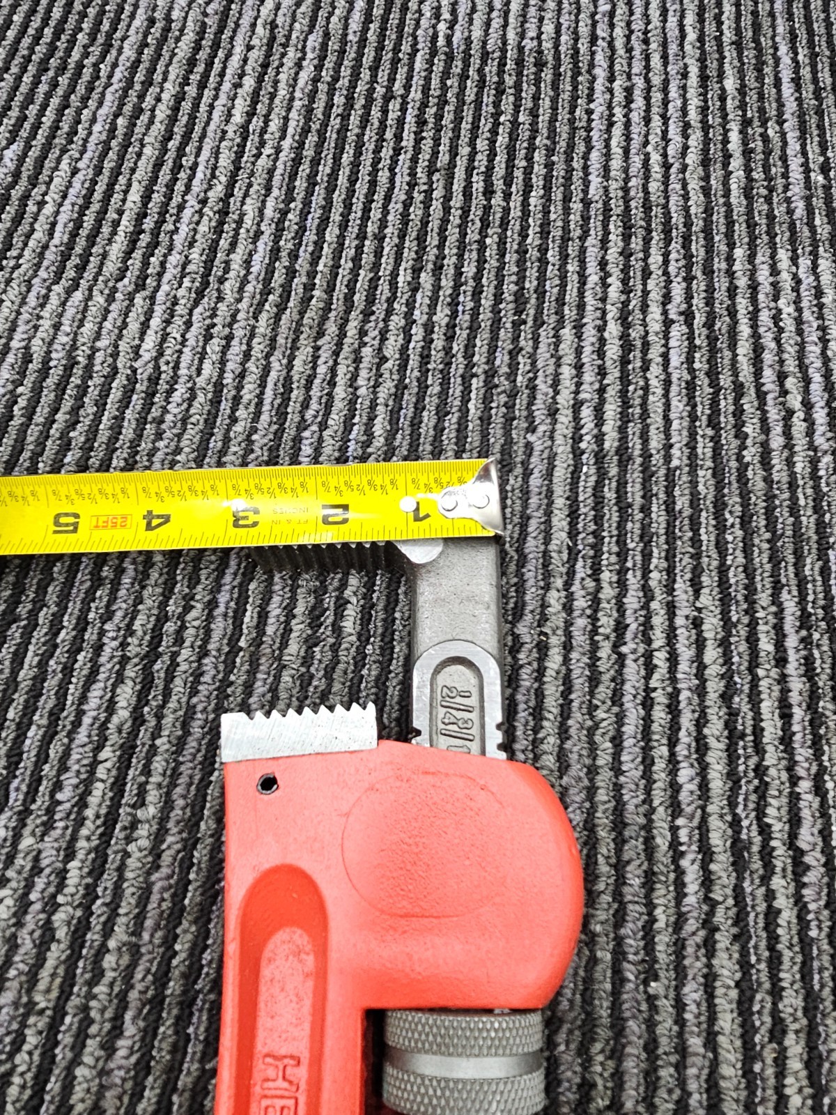 18″ Serrated Jaws Straight Pipe Wrench 16″ L x 3″ W