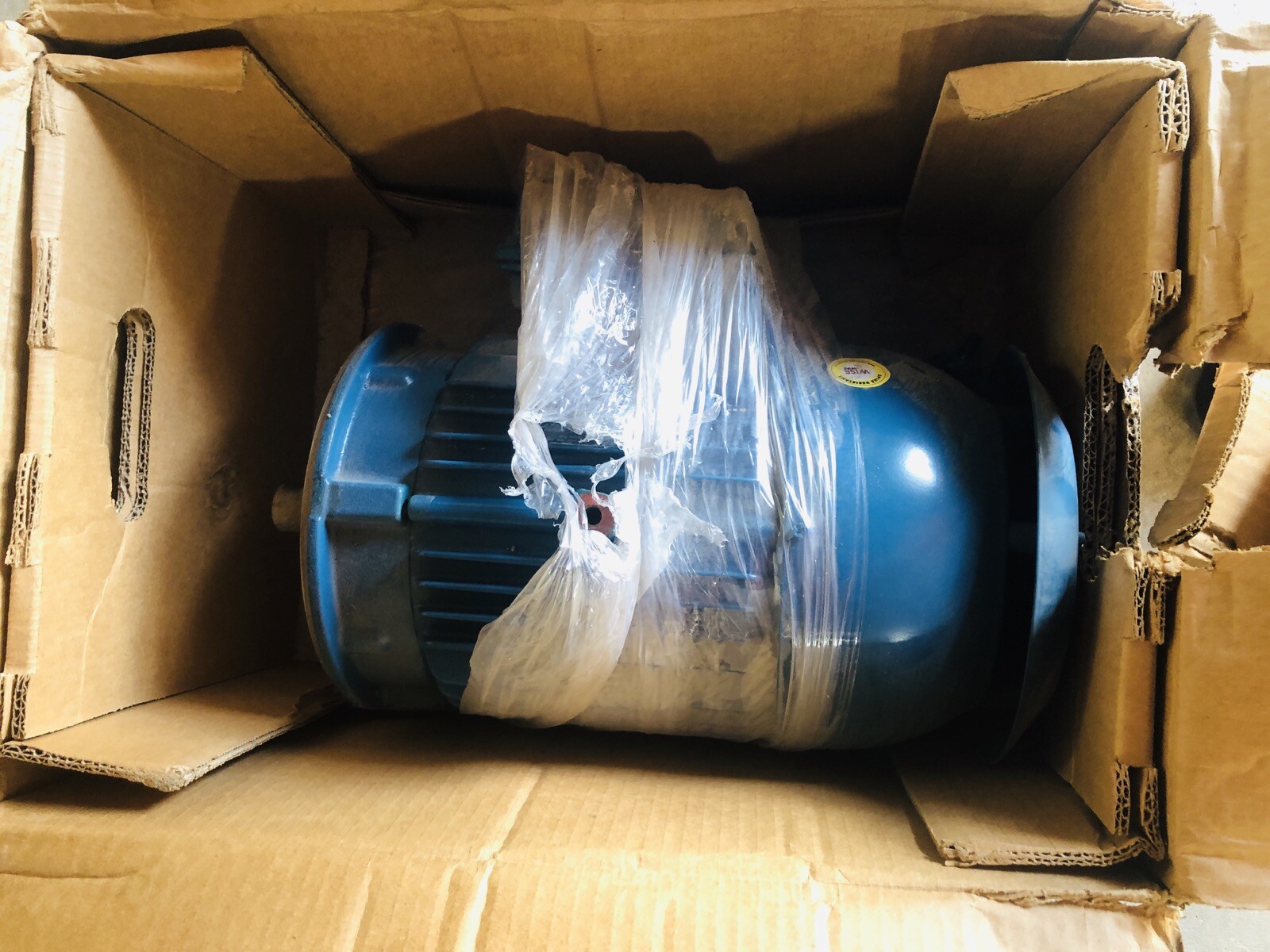 WEG 318EP3ER182TC-W22 AC MOTOR 460V SD100 1750RPM SHIPPING IS AVAILABLE