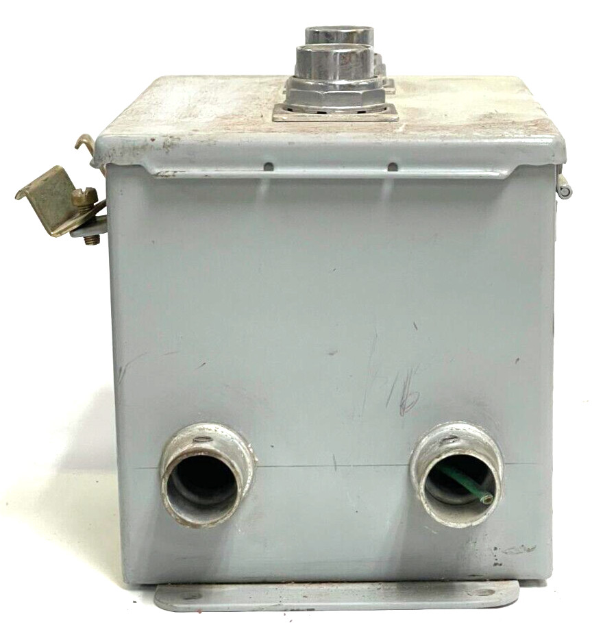 HOFFMAN 8″ NOMINAL SCREW DOWN WALL MOUNT A8066CH ENCLOSURE