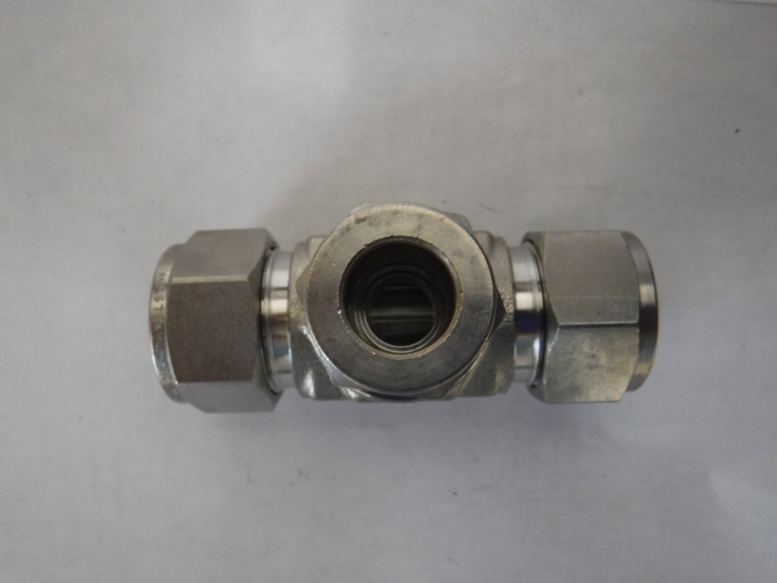 1 – Swagelok SS-1210-3-12-8 Reducing Union Tee 3/4 in x 3/4 in x 1/2 in Tube OD