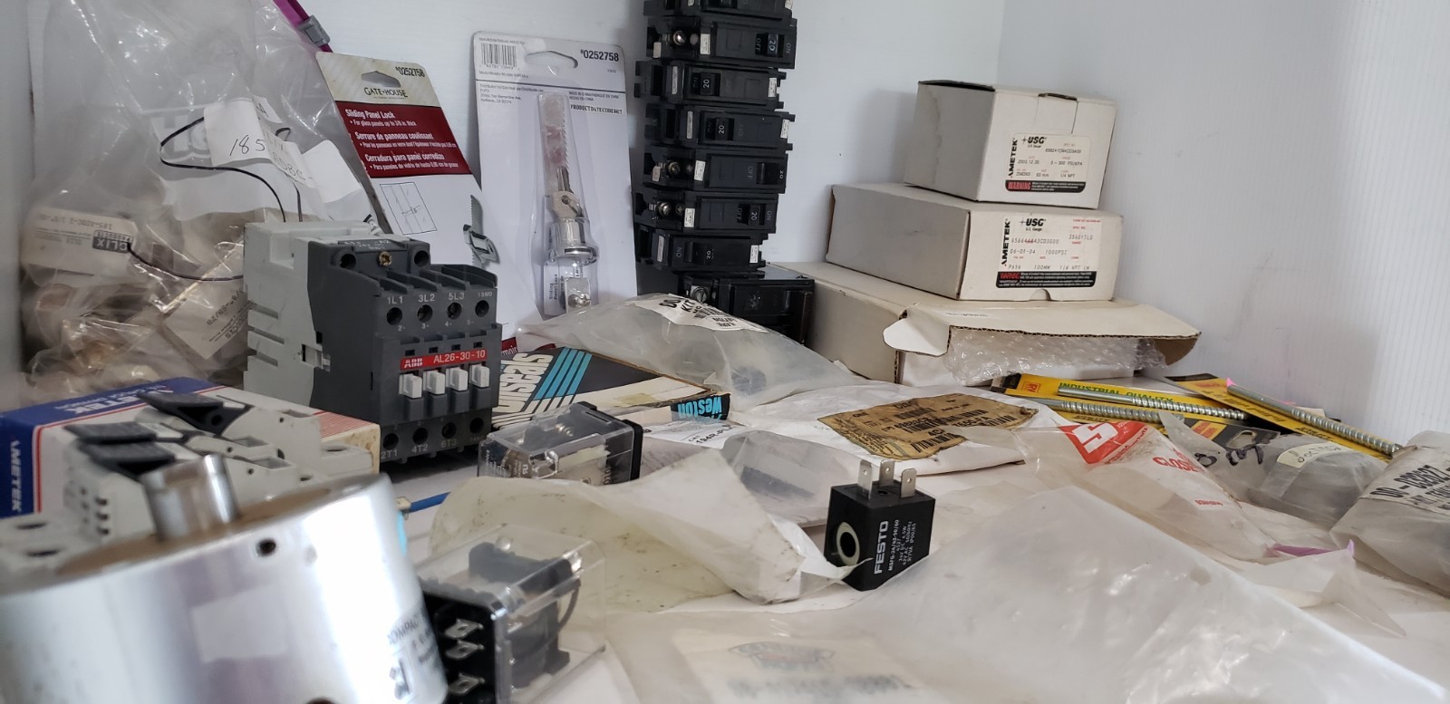 LARGE ASST. GLIX, USG, HANSON, G.E., AMETEK, ABB., A.B. & OTHER INDUSTRIAL