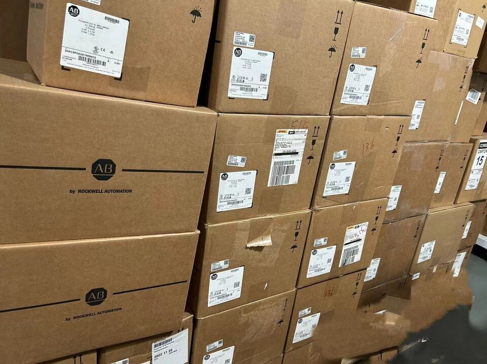 ALLEN BRADLEY 20AD3P4A0AYNANC0 SER. A 432-528VAC 4.3A F/W 5.001 NSNP